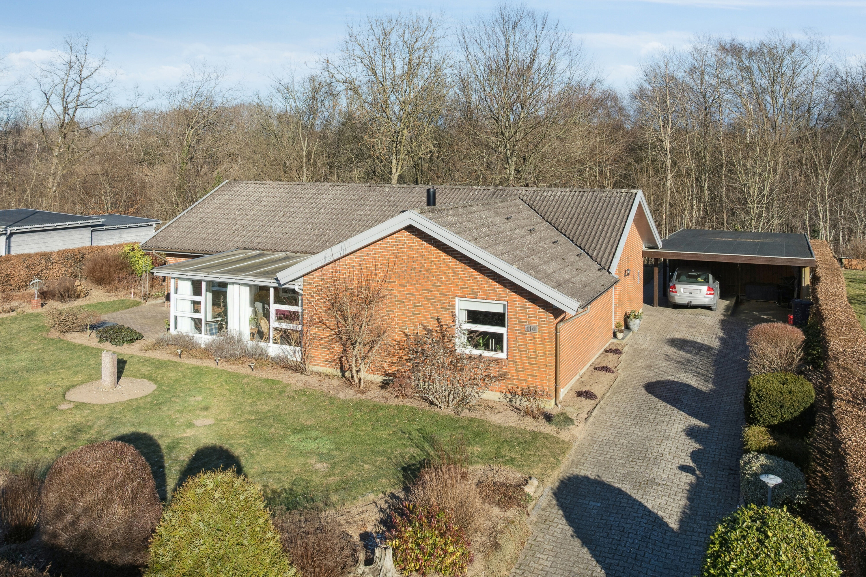 Miniaturebillede 1: set fra vejen. Billede af Æblehaven 116, 6040 Egtved