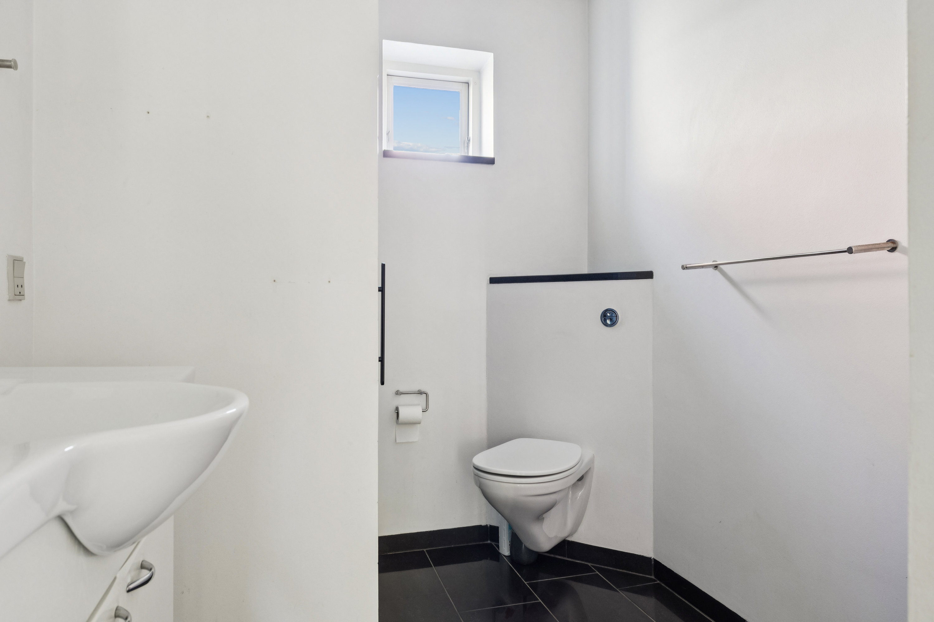 Fremhævet badeværelse billede i fuldskærmstilstand. Billede af Hjallesevej 57, st.. th., 5000 Odense C