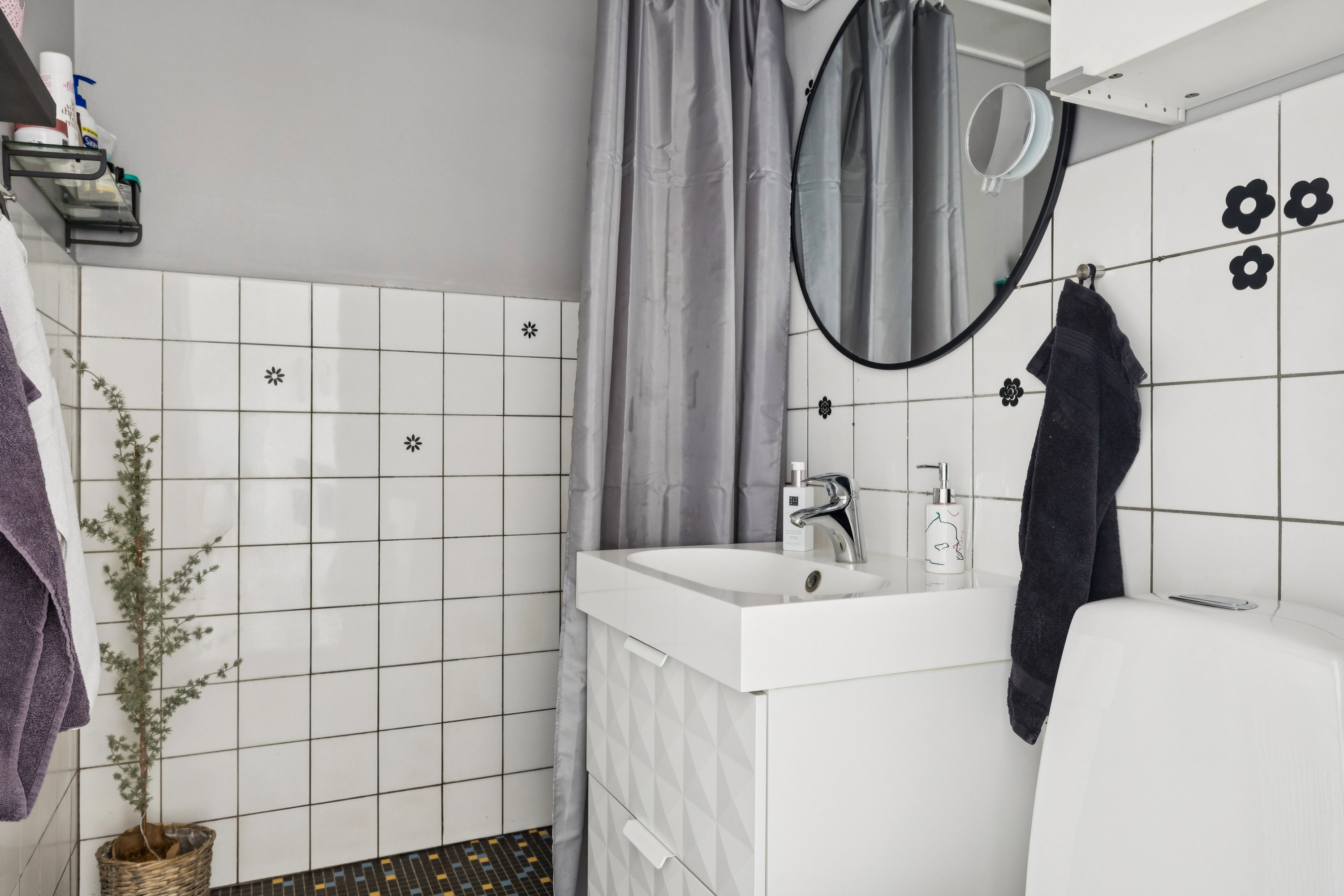 Fremhævet badeværelse billede i fuldskærmstilstand. Billede af Bergthorasvej 59, Højstrup, 5210 Odense NV