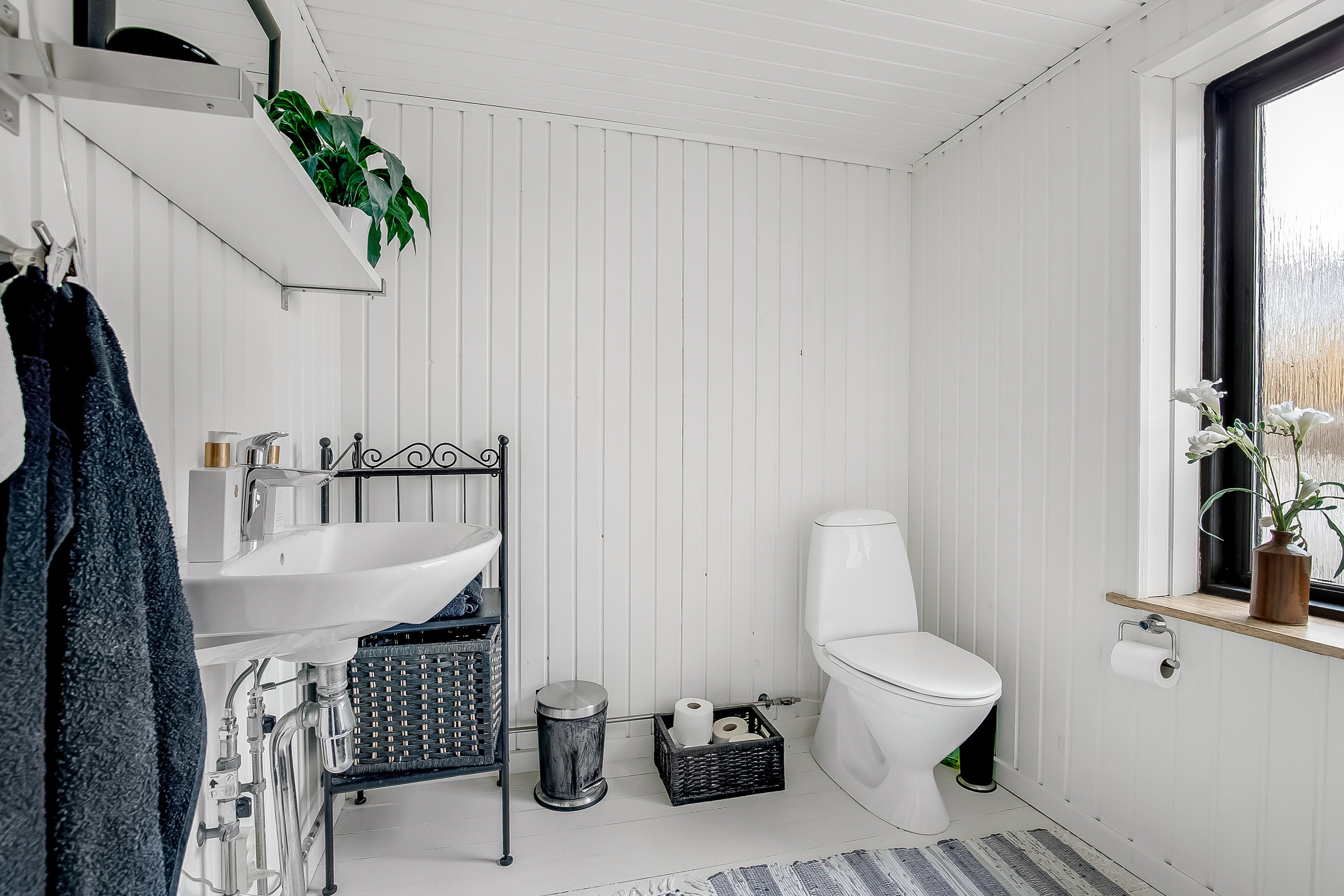 Fremhævet toilet billede i fuldskærmstilstand. Billede af St Bjerggade 1, st.., 7100 Vejle