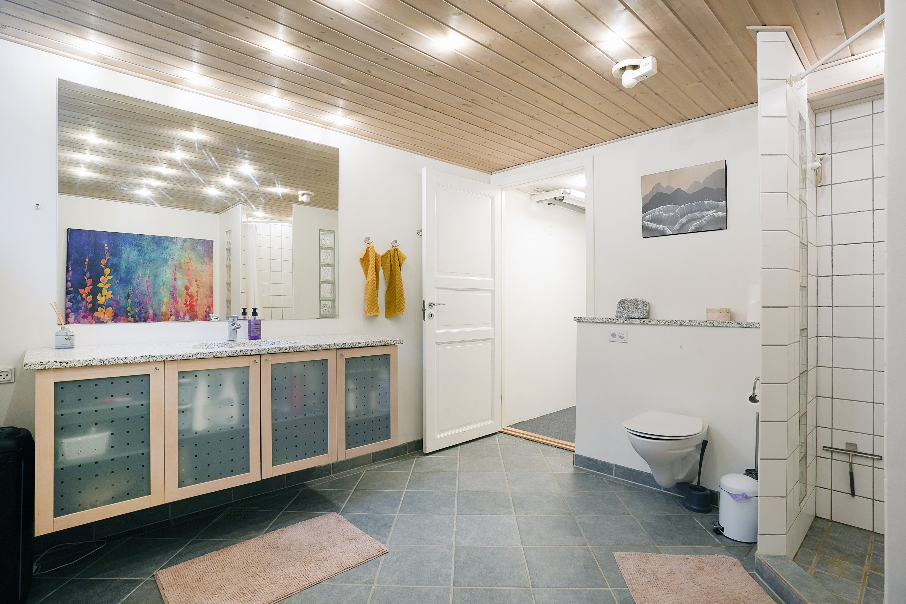 Fremhævet badeværelse billede i fuldskærmstilstand. Billede af Birgitte Gøyesvej 28, 3400 Hillerød