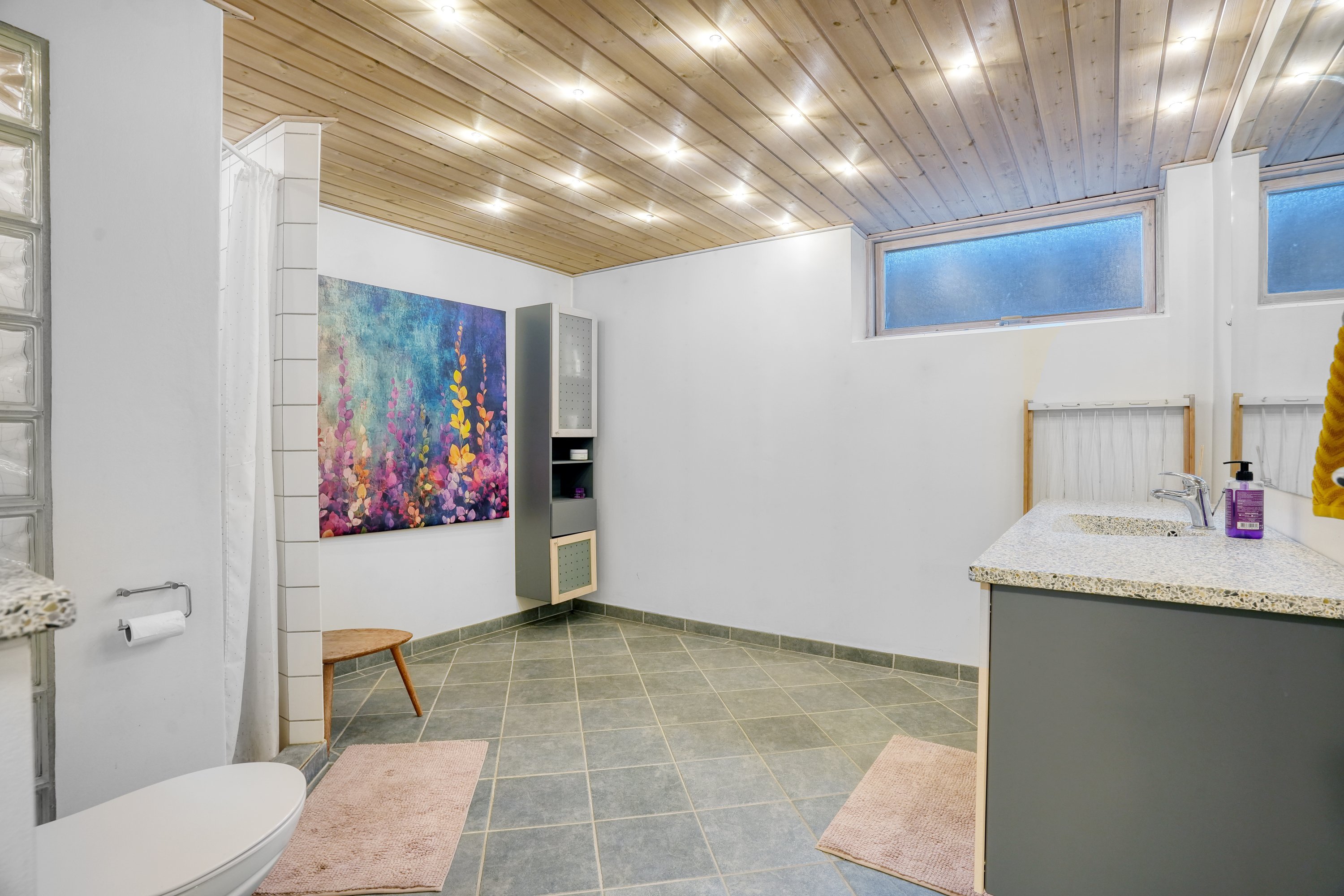 Fremhævet badeværelse billede i fuldskærmstilstand. Billede af Birgitte Gøyesvej 28, 3400 Hillerød