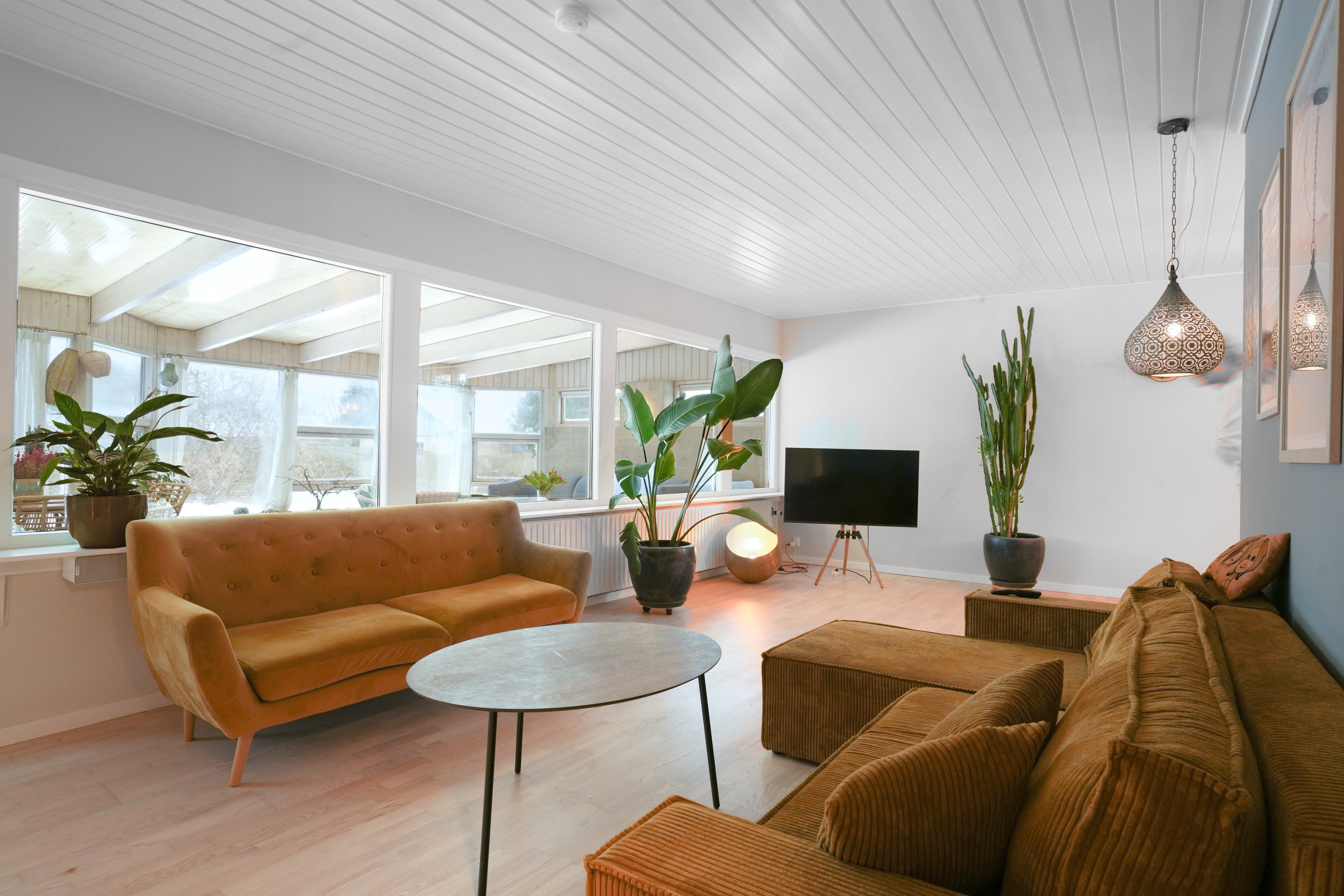 Fremhævet stue billede i fuldskærmstilstand. Billede af Birgitte Gøyesvej 28, 3400 Hillerød