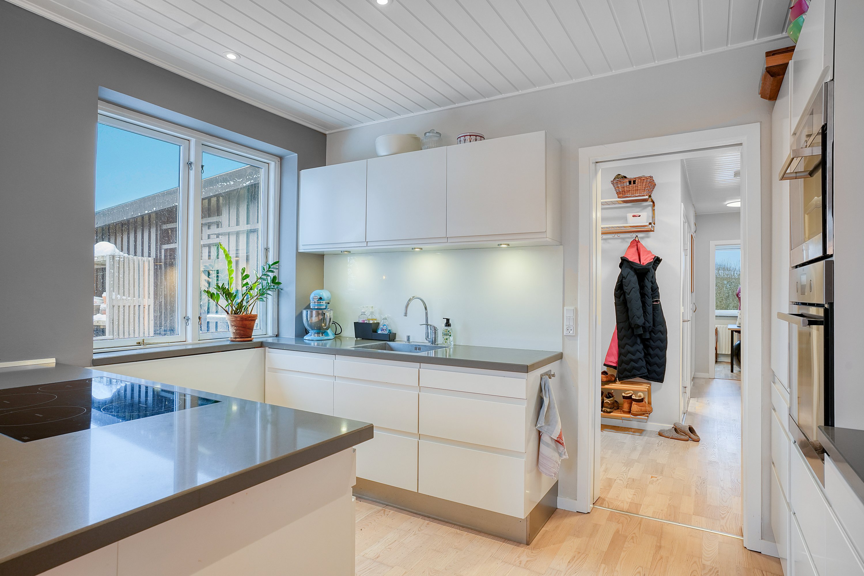 Fremhævet køkken billede i fuldskærmstilstand. Billede af Birgitte Gøyesvej 28, 3400 Hillerød