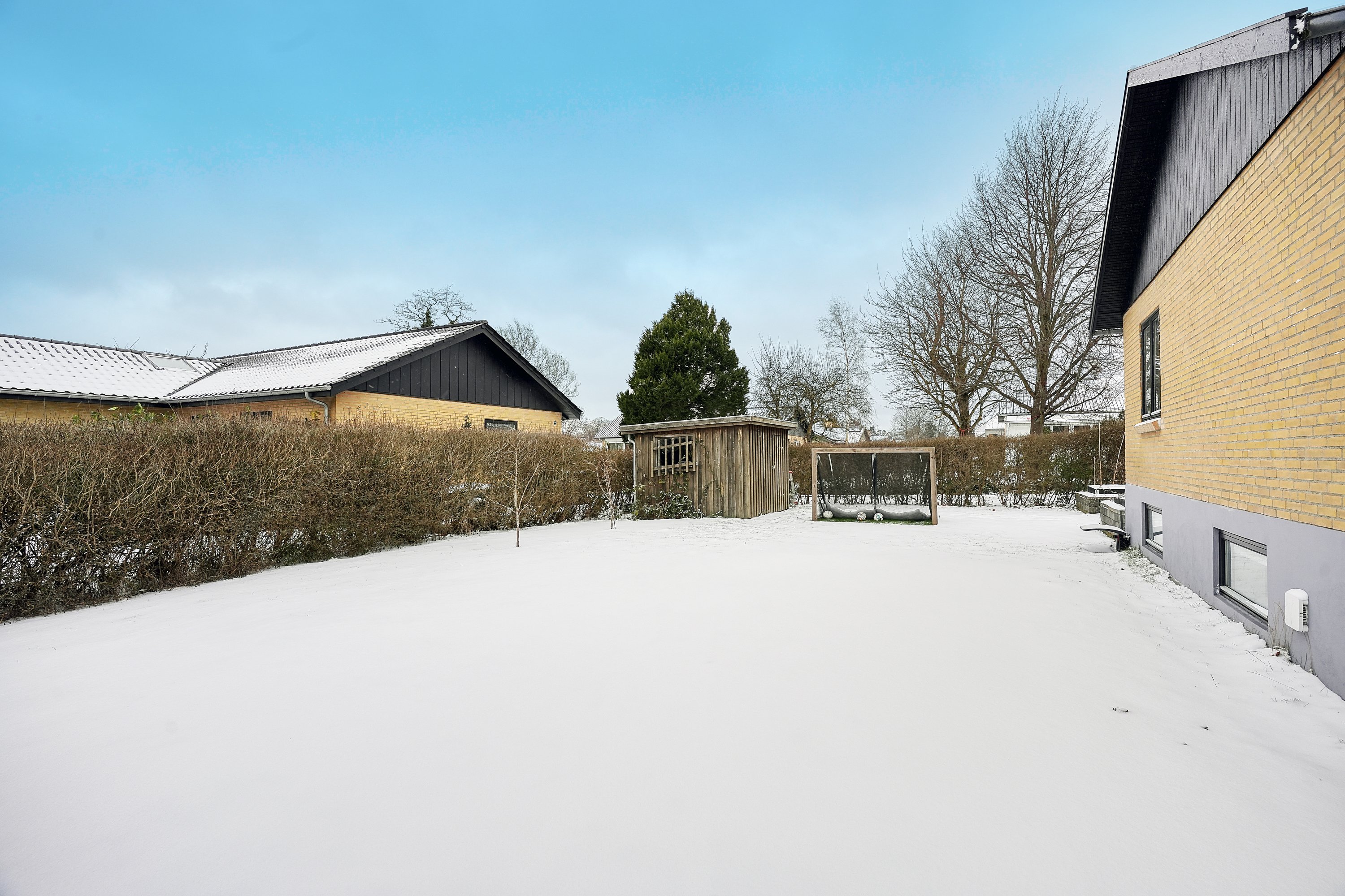 Fremhævet baghave billede i fuldskærmstilstand. Billede af Birgitte Gøyesvej 28, 3400 Hillerød