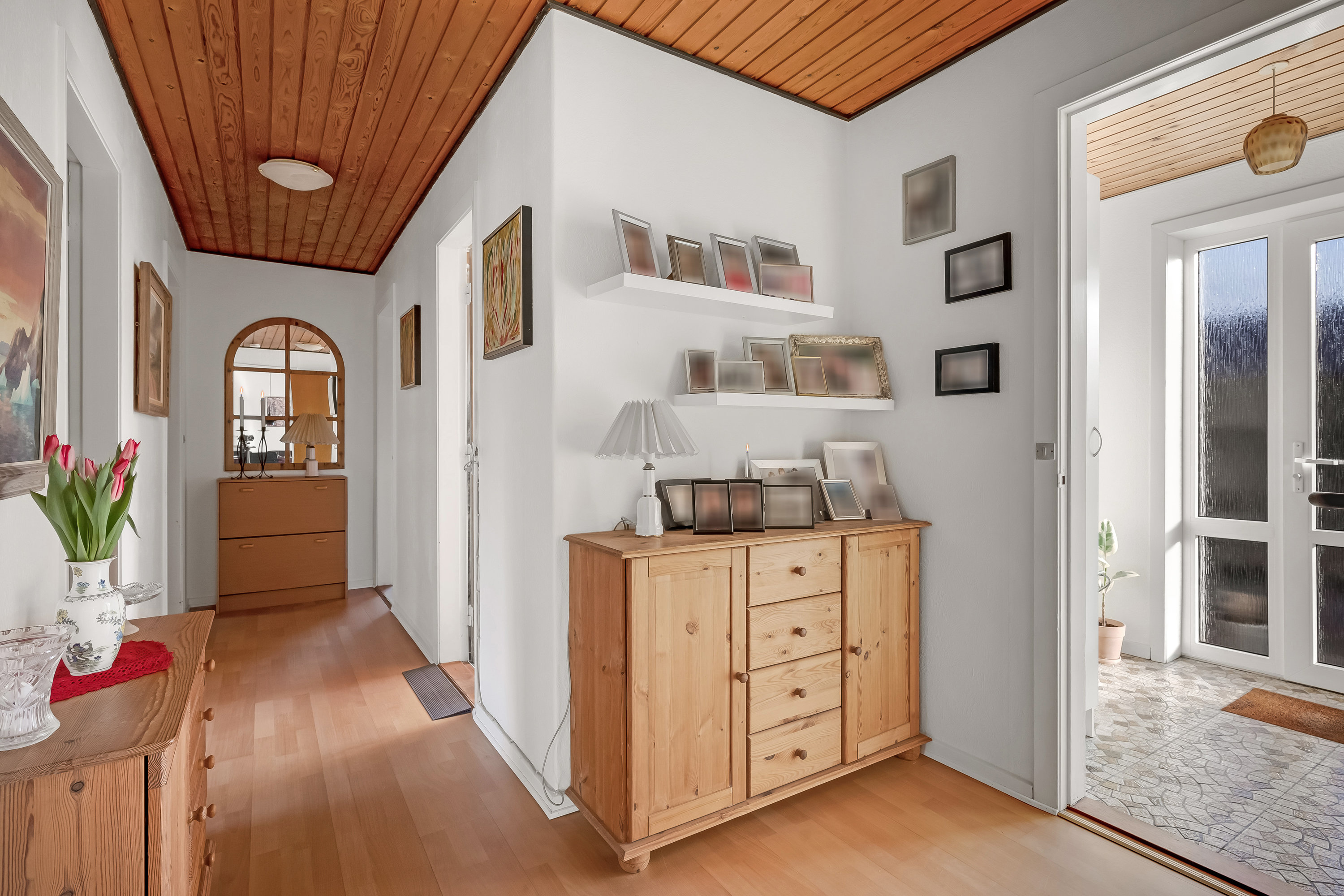 Fremhævet gang billede i fuldskærmstilstand. Billede af Engdraget 12, 6940 Lem St