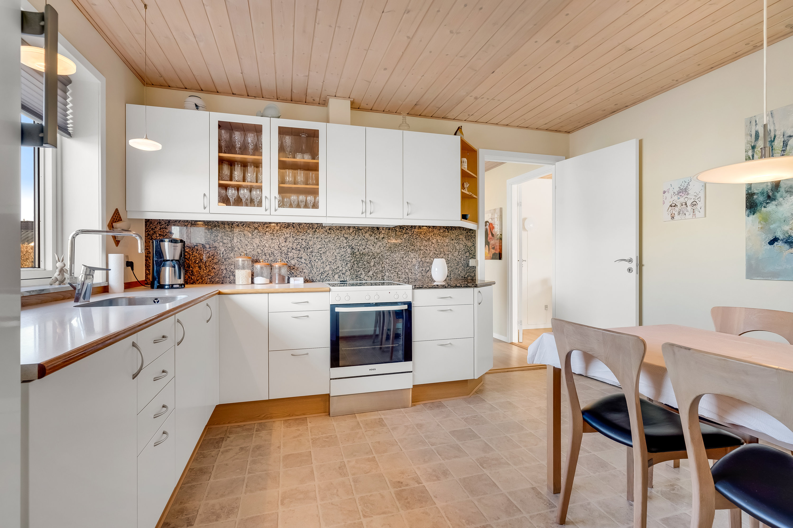 Fremhævet køkken billede i fuldskærmstilstand. Billede af Kærsangervej 19, Rindum, 6950 Ringkøbing