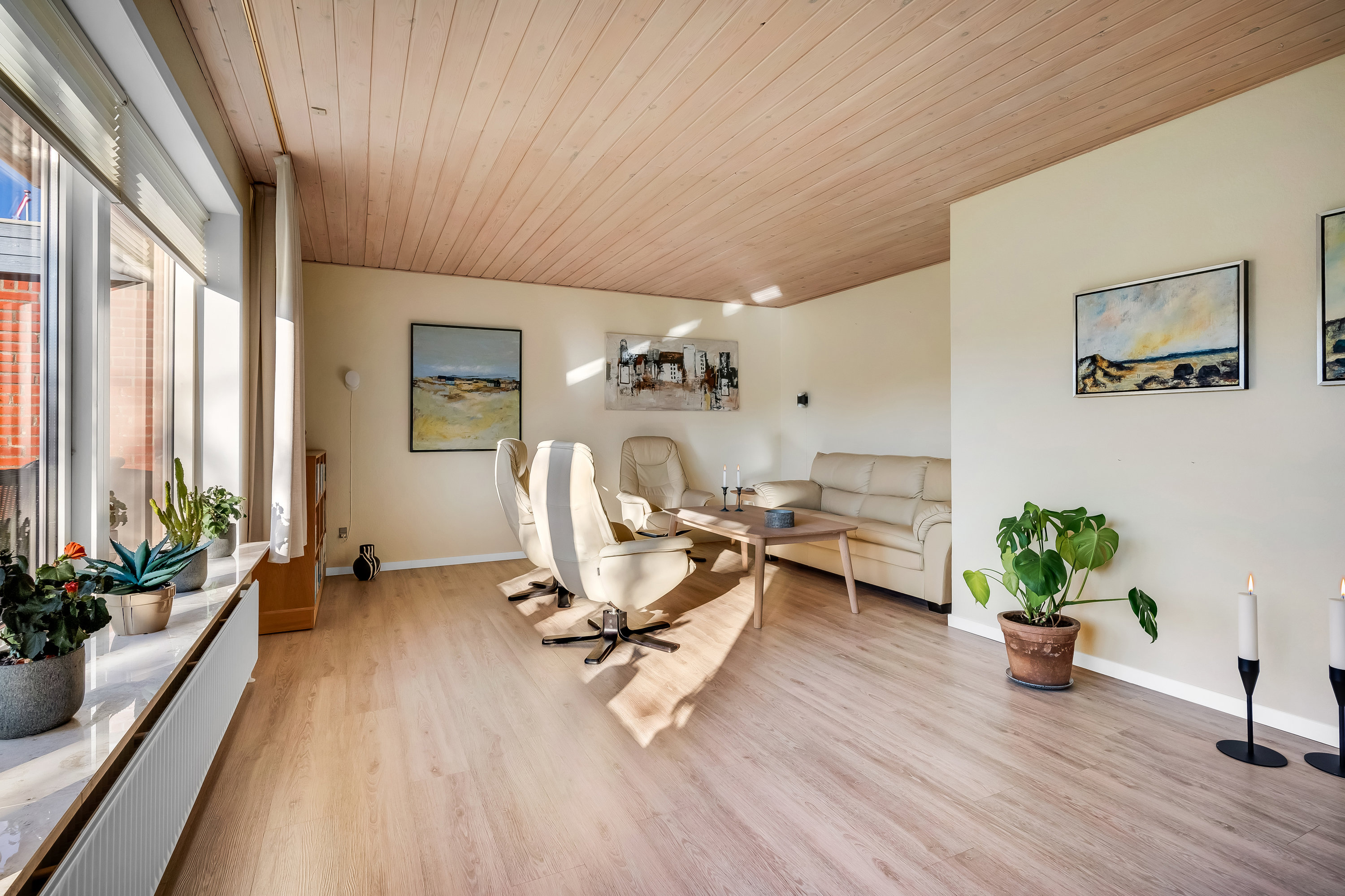 Fremhævet stue billede i fuldskærmstilstand. Billede af Kærsangervej 19, Rindum, 6950 Ringkøbing