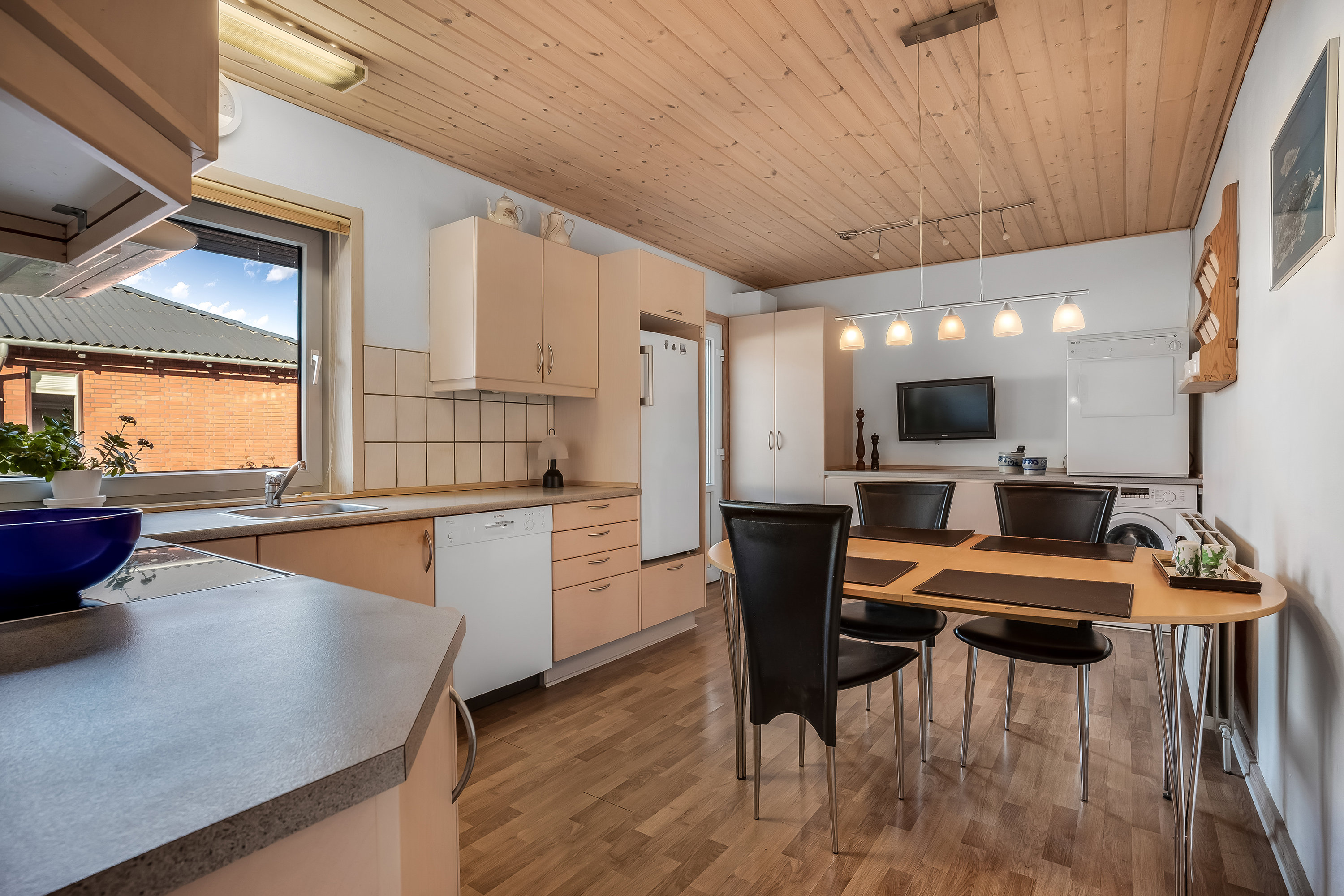 Fremhævet køkken billede i fuldskærmstilstand. Billede af Østergade 22, 6960 Hvide Sande