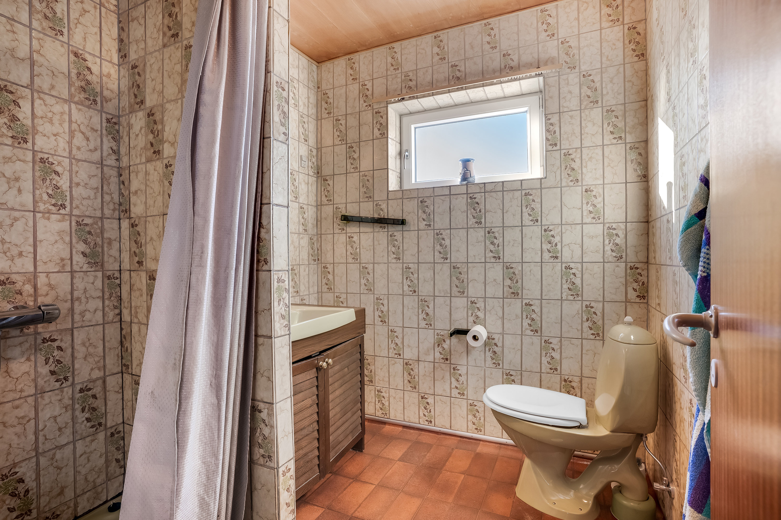 Fremhævet badeværelse billede i fuldskærmstilstand. Billede af Østergade 22, 6960 Hvide Sande