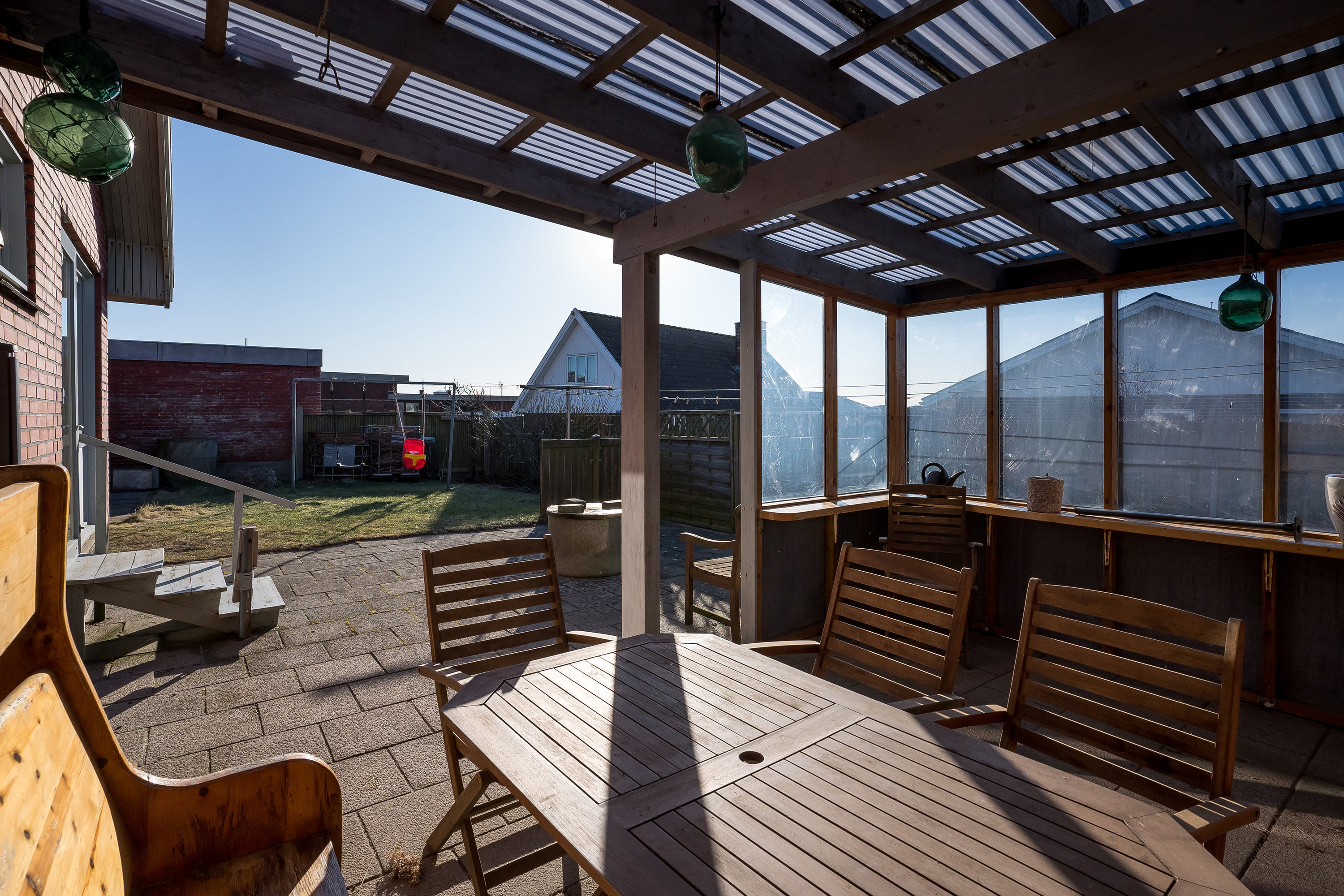 Fremhævet overdækket terrasse billede i fuldskærmstilstand. Billede af Østergade 22, 6960 Hvide Sande