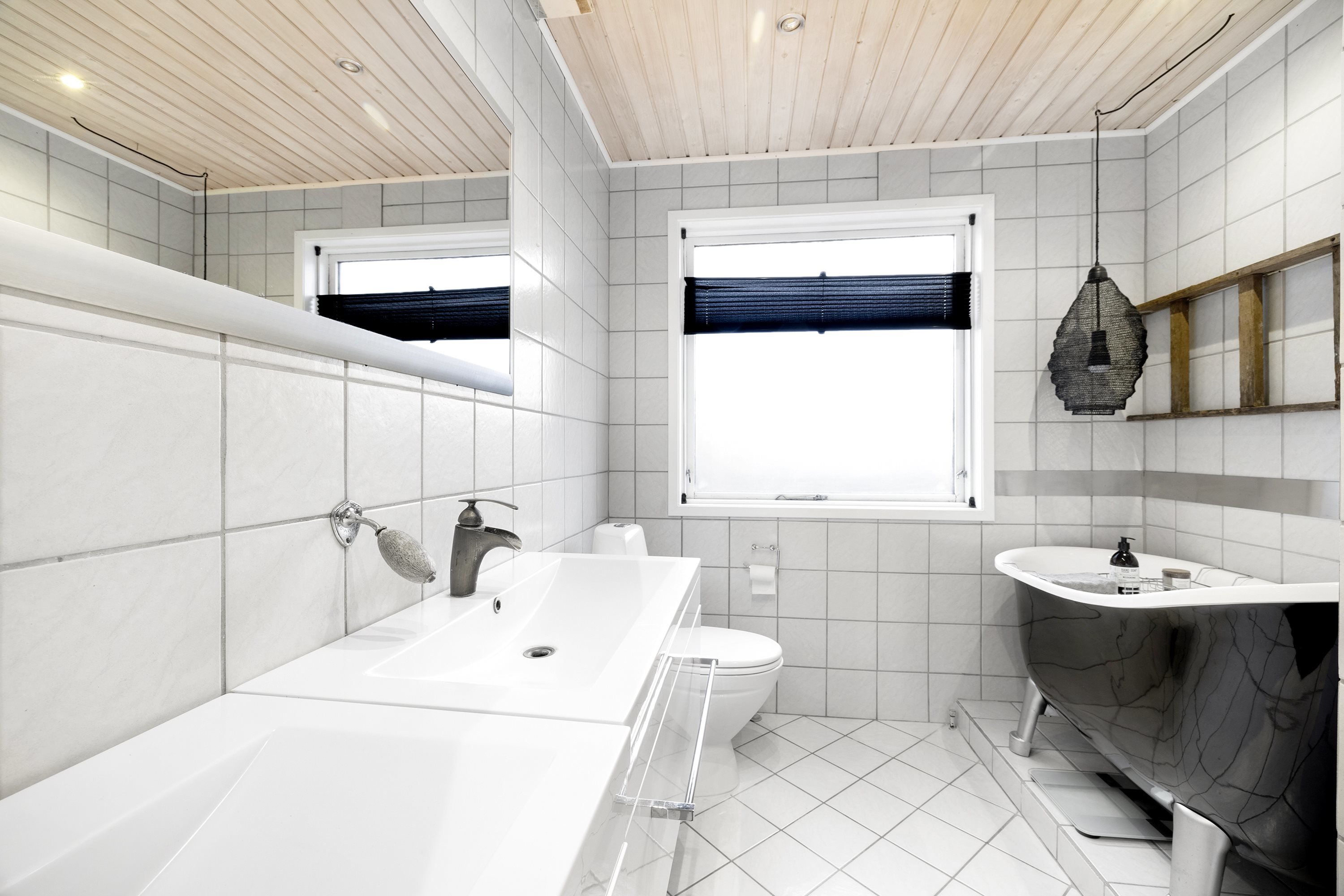 Fremhævet badeværelse billede i fuldskærmstilstand. Billede af Skovvangen 9, 5683 Haarby