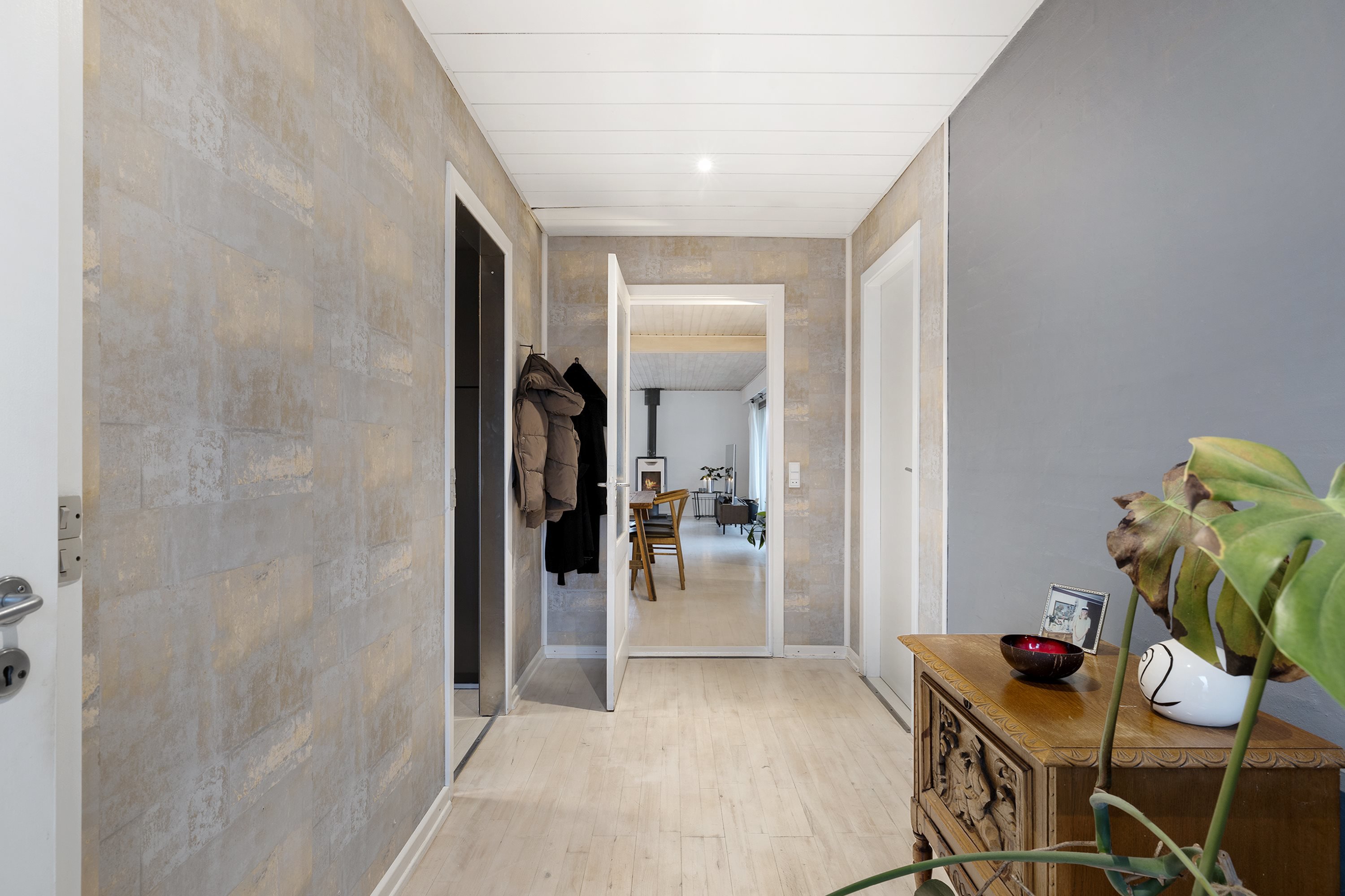 Fremhævet gang billede i fuldskærmstilstand. Billede af Skovvangen 9, 5683 Haarby