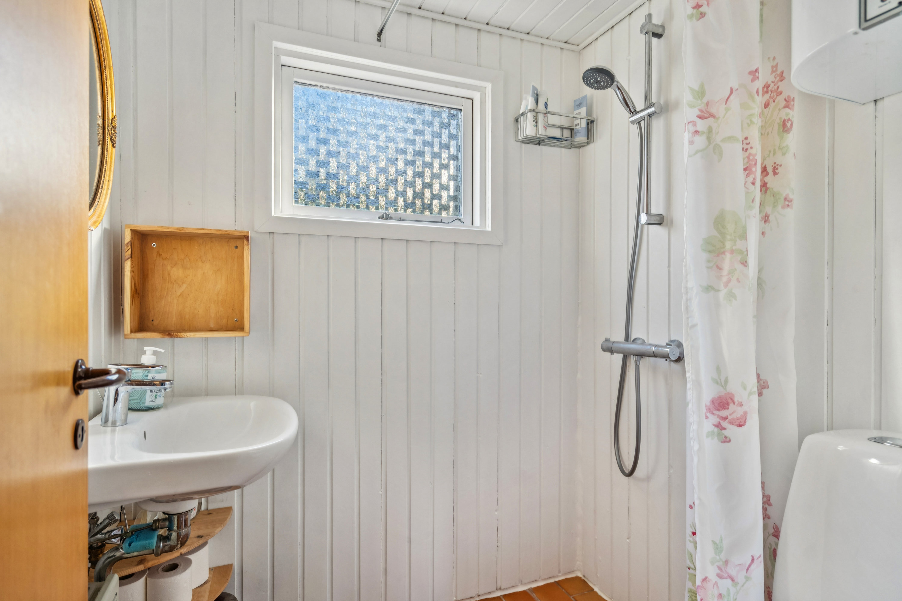 Fremhævet badeværelse billede i fuldskærmstilstand. Billede af Lynghøjen 10, Vesterø, 9940 Læsø