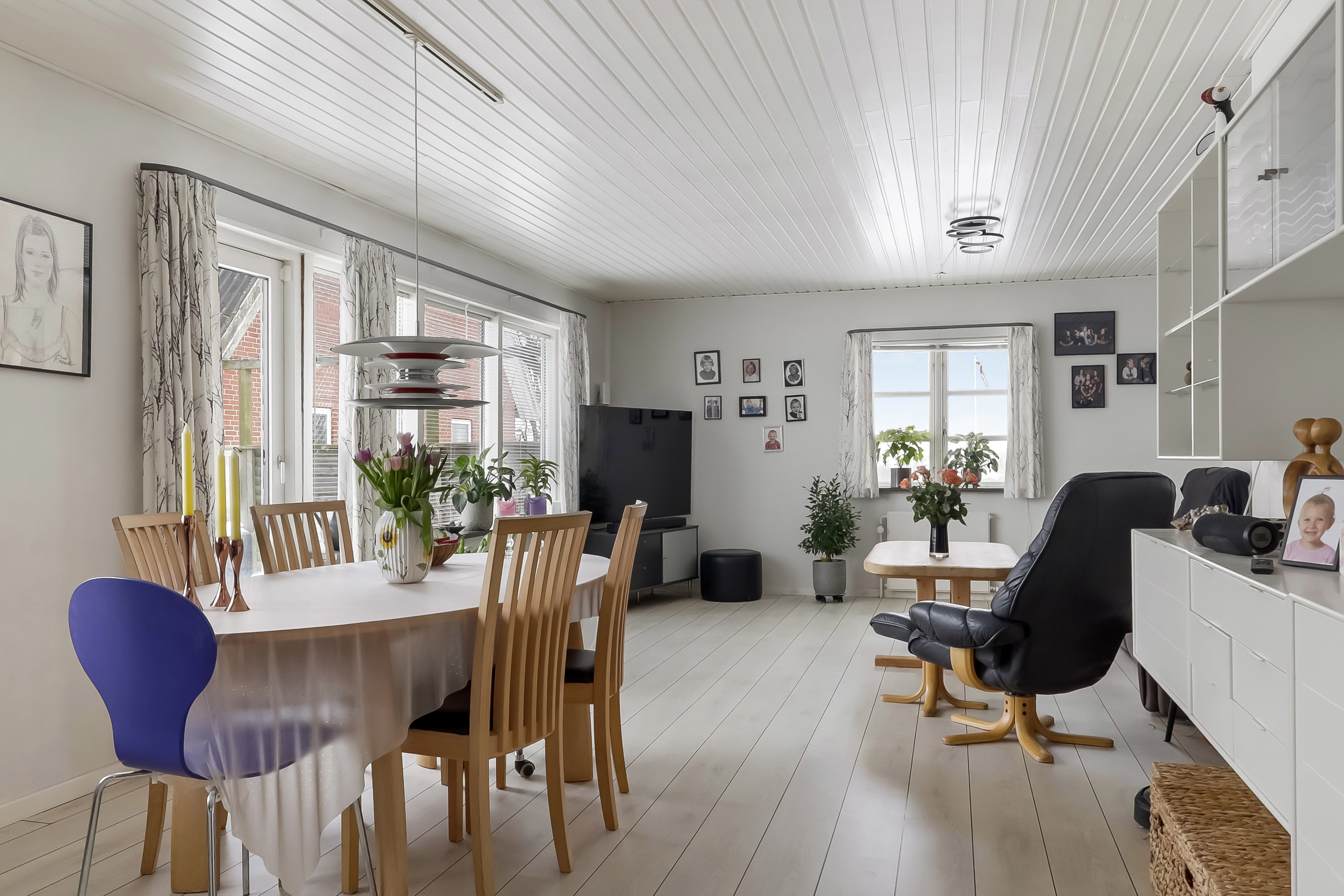 Fremhævet stue billede i fuldskærmstilstand. Billede af Højensvej 200, Egense, 5700 Svendborg