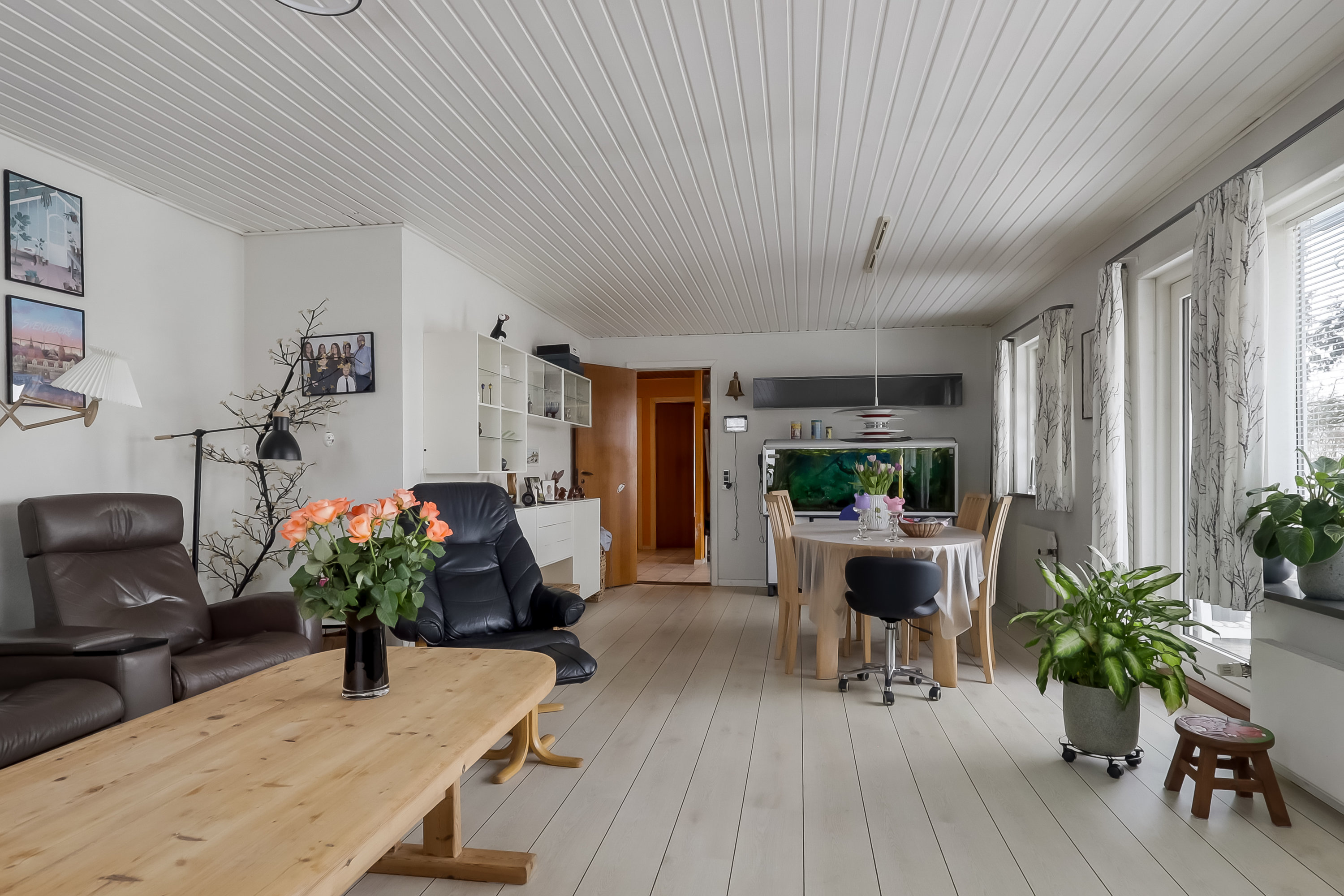 Fremhævet stue billede i fuldskærmstilstand. Billede af Højensvej 200, Egense, 5700 Svendborg