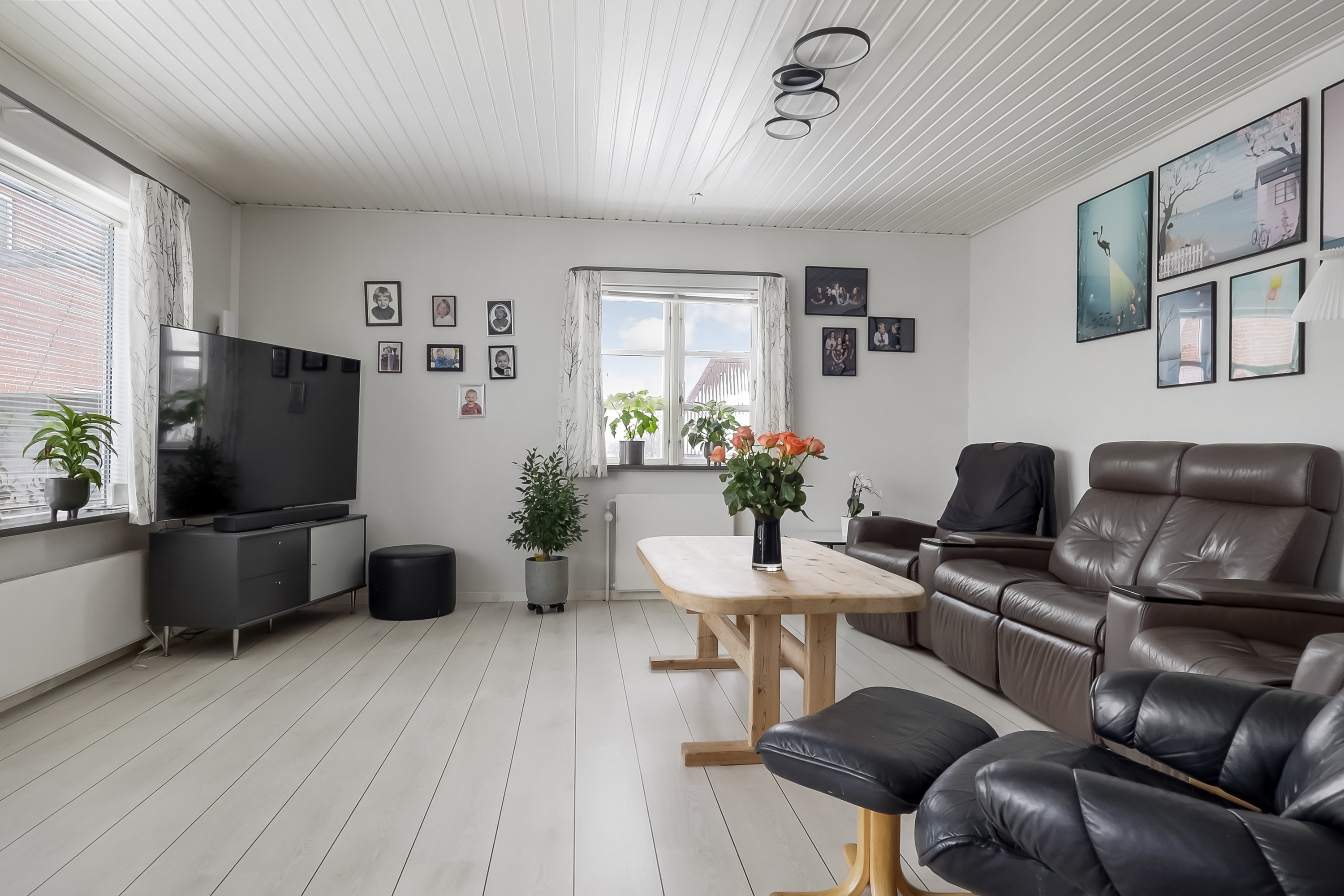 Fremhævet stue billede i fuldskærmstilstand. Billede af Højensvej 200, Egense, 5700 Svendborg