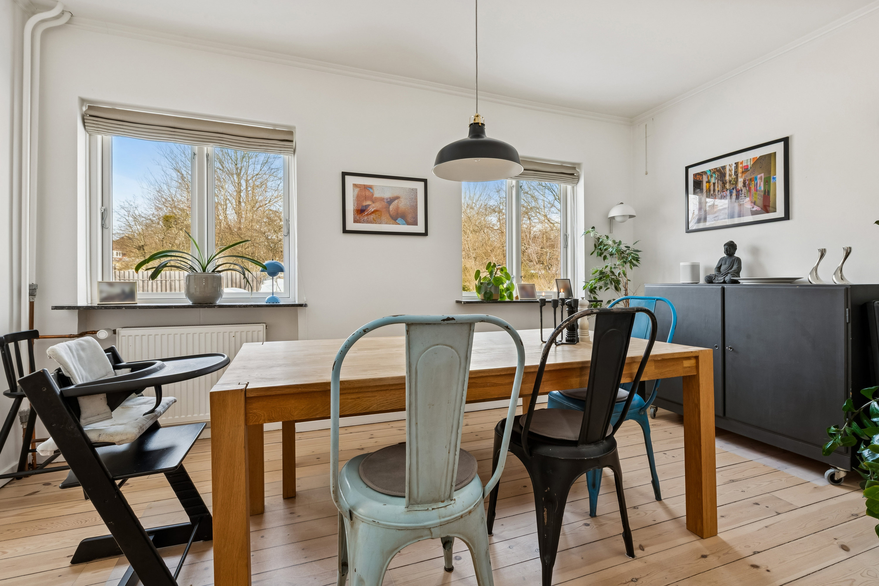 Fremhævet stue billede i fuldskærmstilstand. Billede af Sæbjørnsvej 3, 2880 Bagsværd