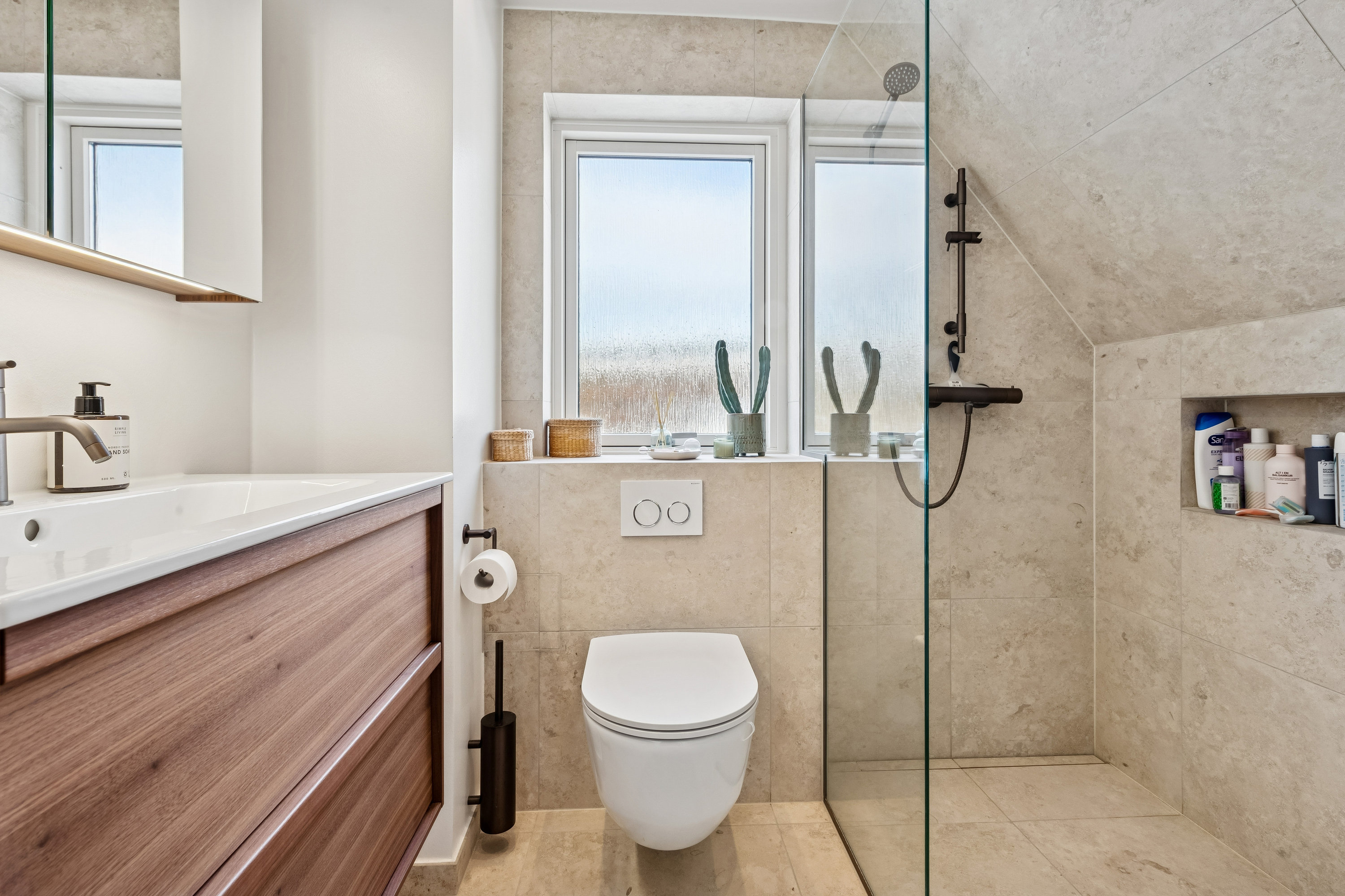 Fremhævet badeværelse billede i fuldskærmstilstand. Billede af Sæbjørnsvej 3, 2880 Bagsværd