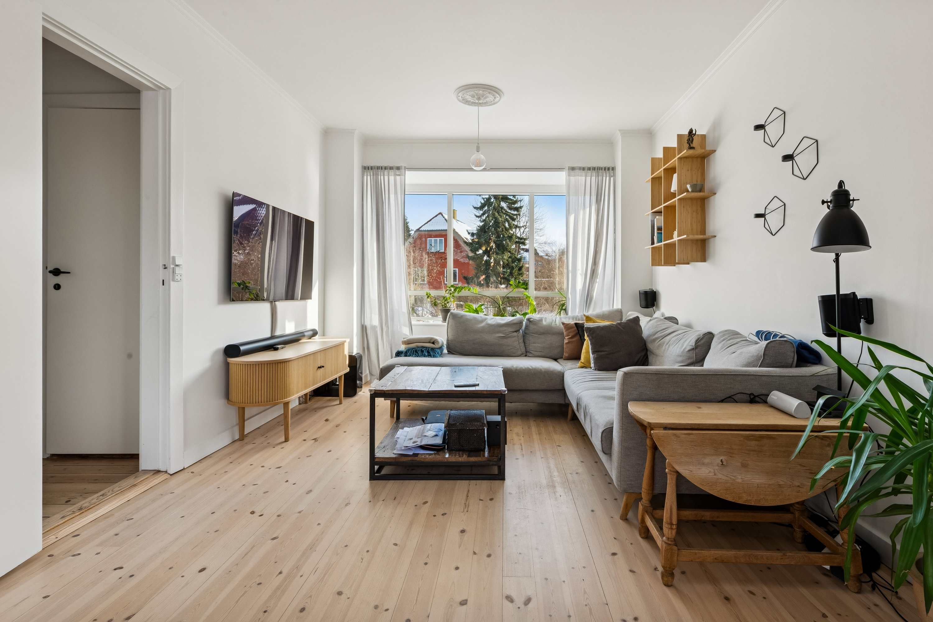 Fremhævet stue billede i fuldskærmstilstand. Billede af Sæbjørnsvej 3, 2880 Bagsværd