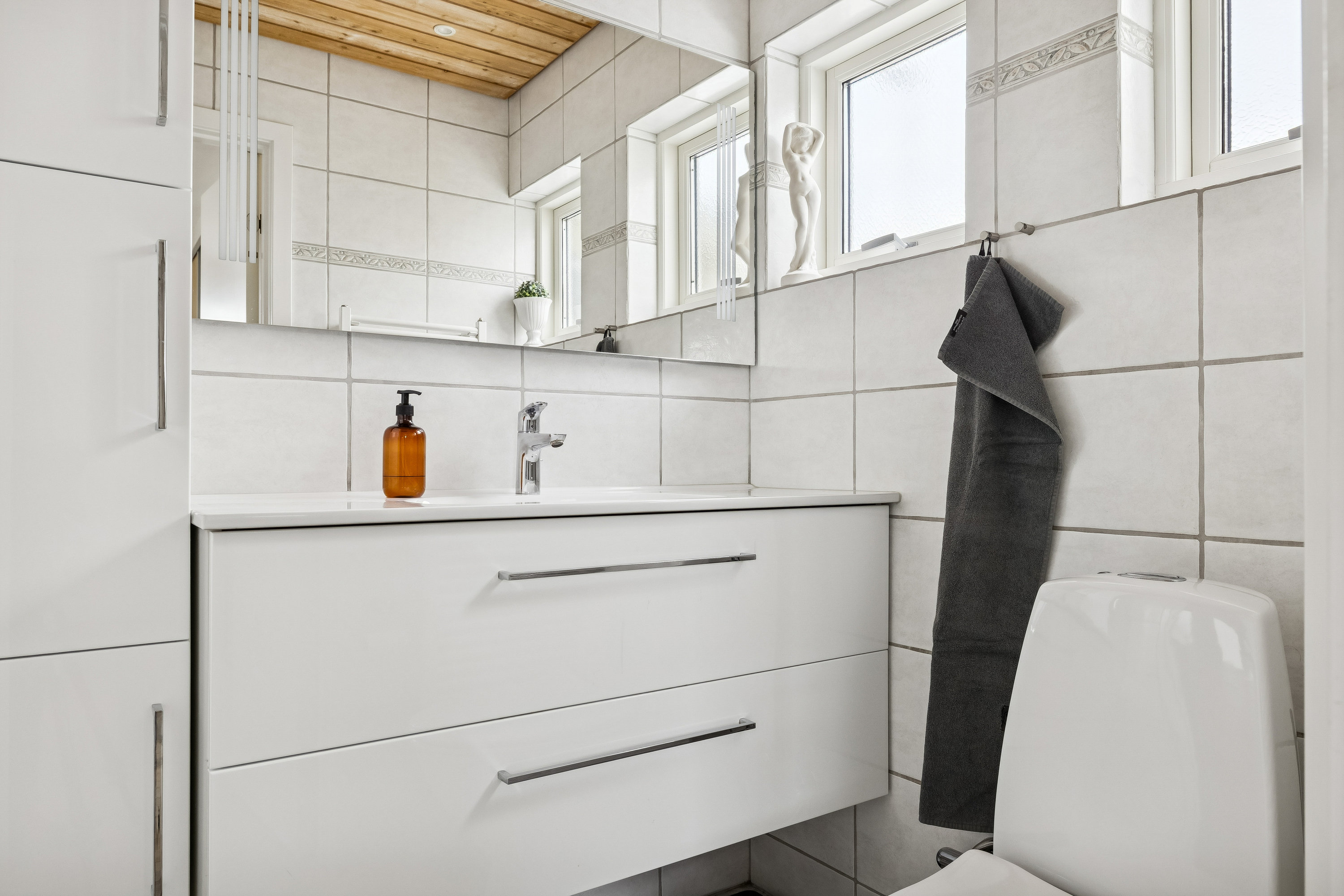 Fremhævet badeværelse billede i fuldskærmstilstand. Billede af Gransangervej 12, Snestrup, 5210 Odense NV