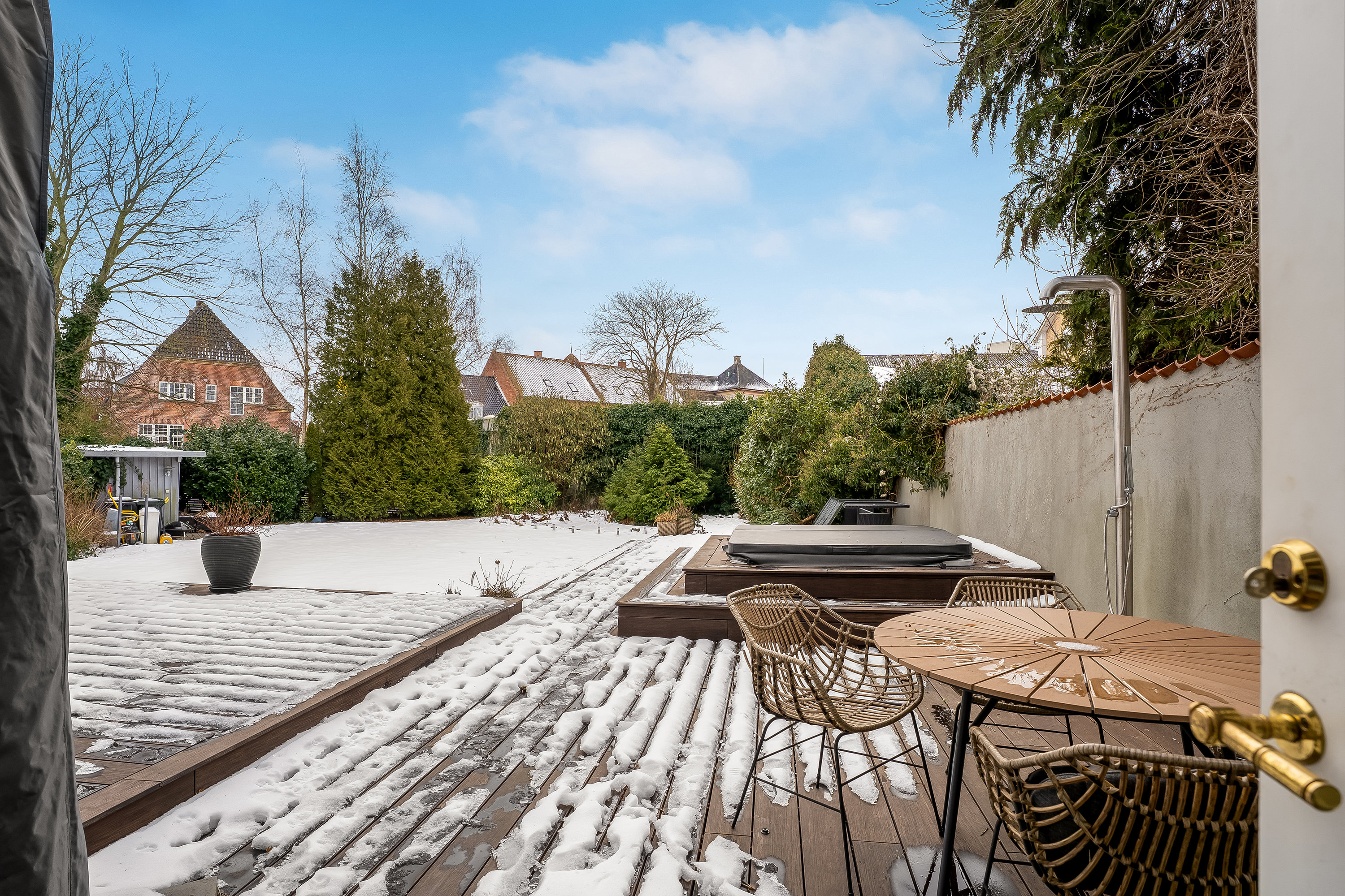 Fremhævet terrasse billede i fuldskærmstilstand. Billede af Rosenvænget 26, 4800 Nykøbing F