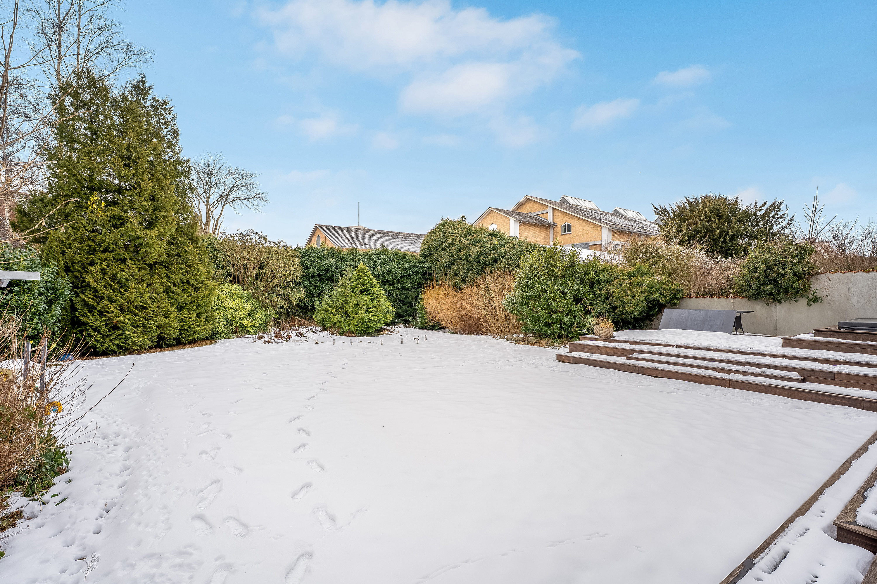 Fremhævet facade billede i fuldskærmstilstand. Billede af Rosenvænget 26, 4800 Nykøbing F