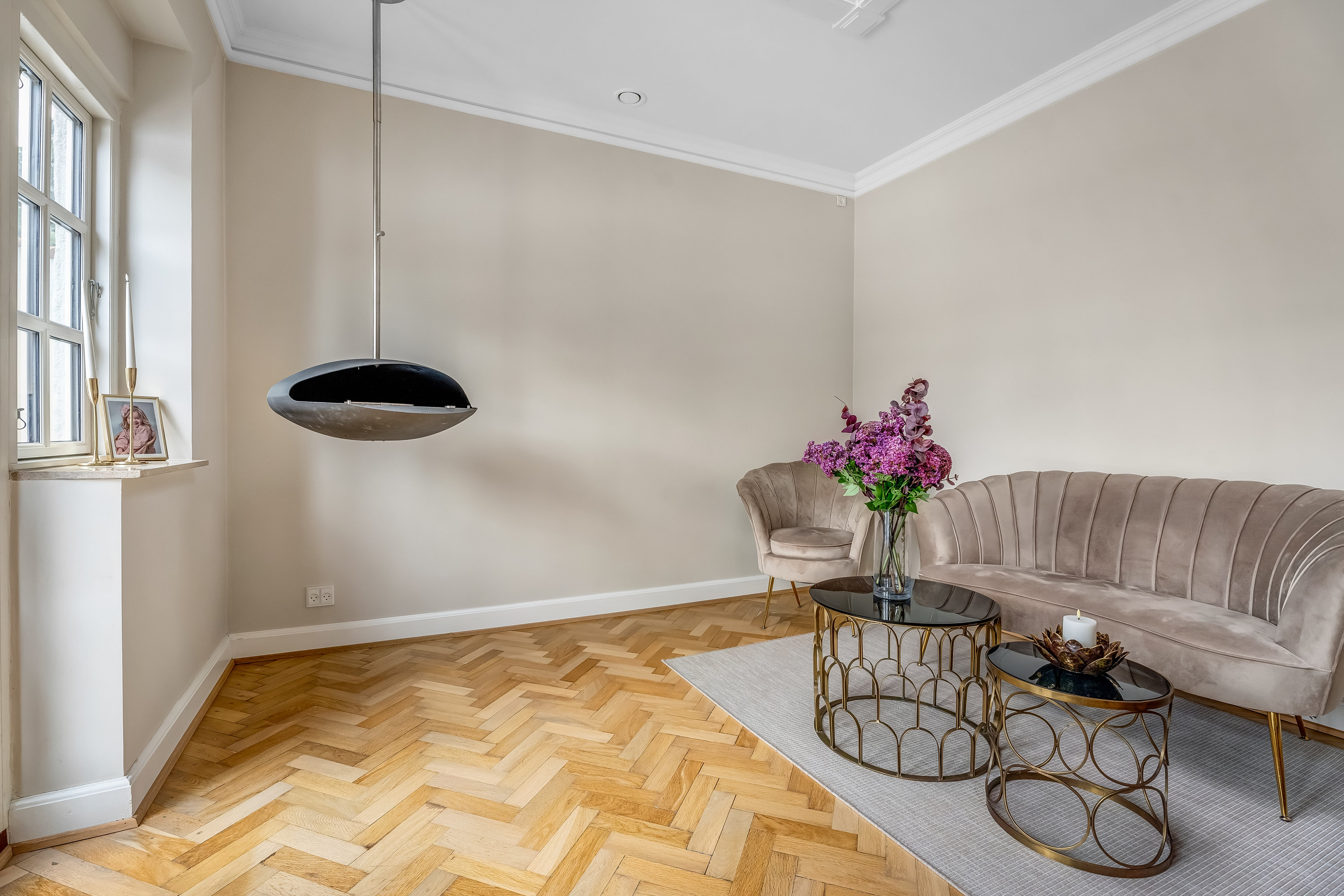 Fremhævet stue billede i fuldskærmstilstand. Billede af Rosenvænget 26, 4800 Nykøbing F