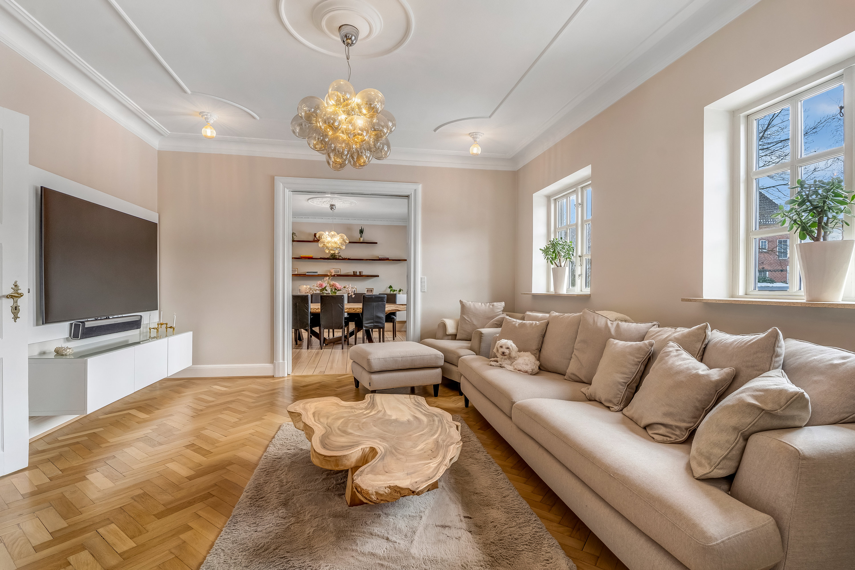 Fremhævet stue billede i fuldskærmstilstand. Billede af Rosenvænget 26, 4800 Nykøbing F