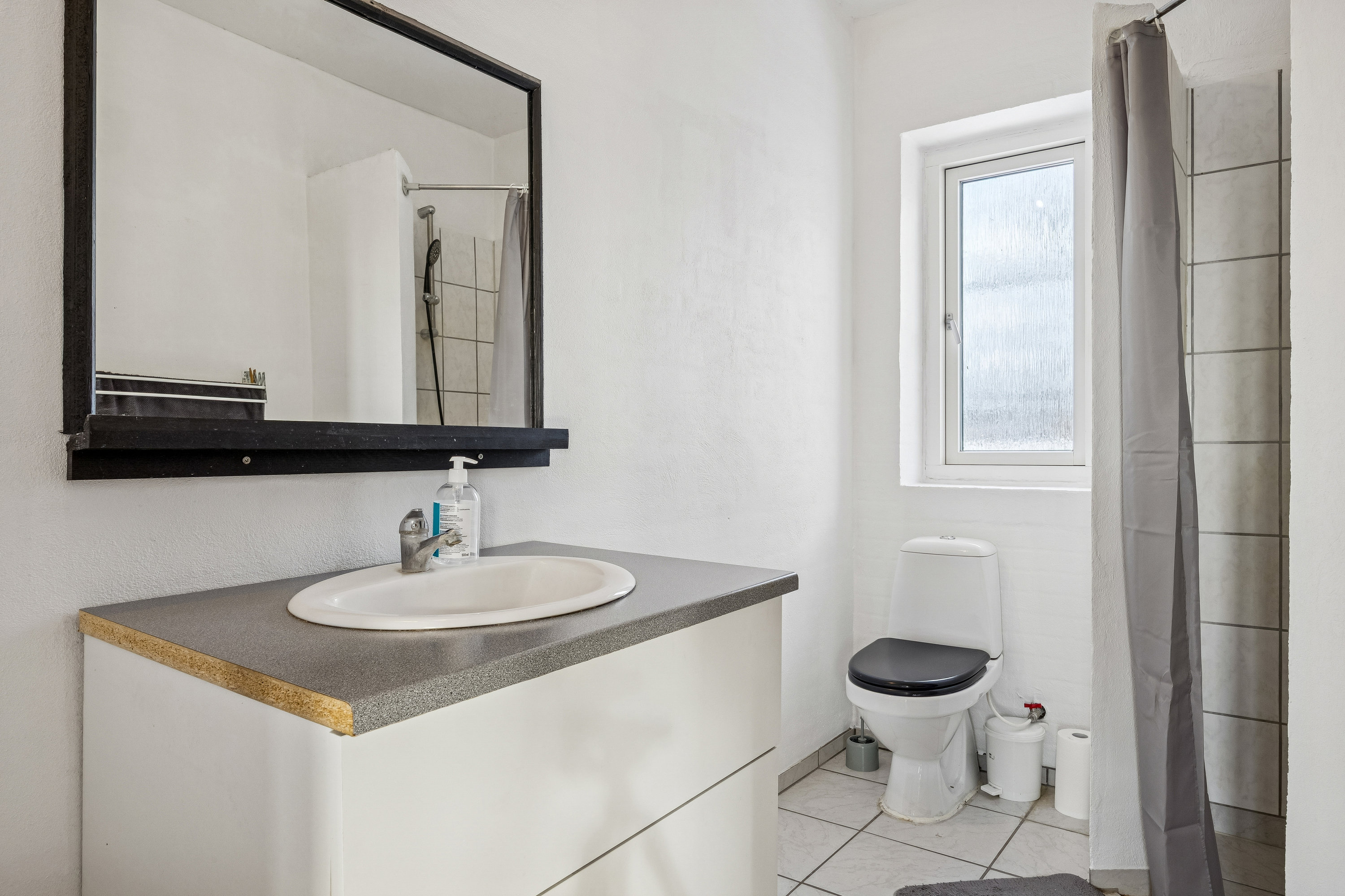 Fremhævet badeværelse billede i fuldskærmstilstand. Billede af Buerupvej 53, Buerup, 4450 Jyderup