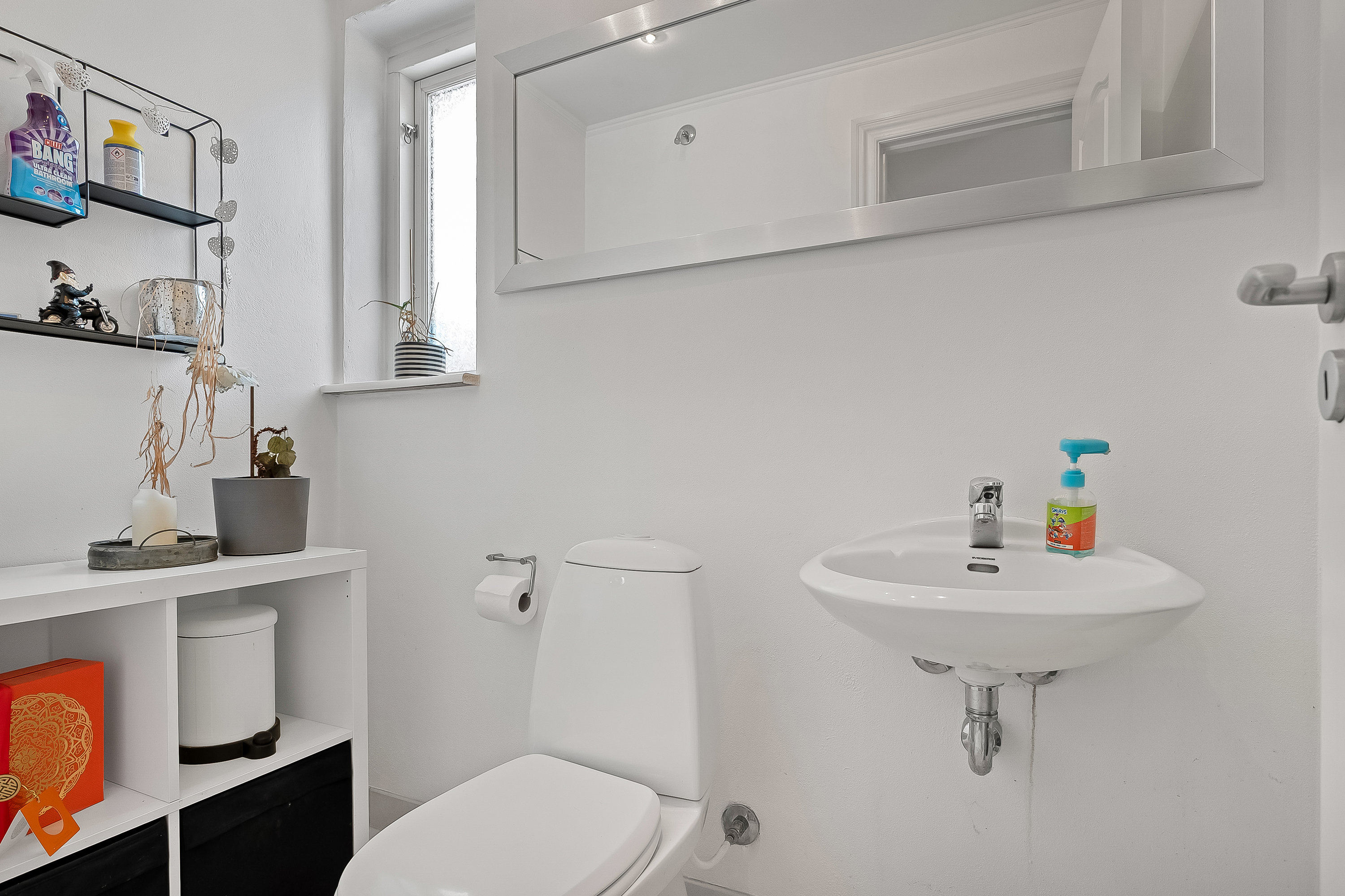 Fremhævet gæstetoilet billede i fuldskærmstilstand. Billede af Forsythiavej 46, Egeskov, 7000 Fredericia