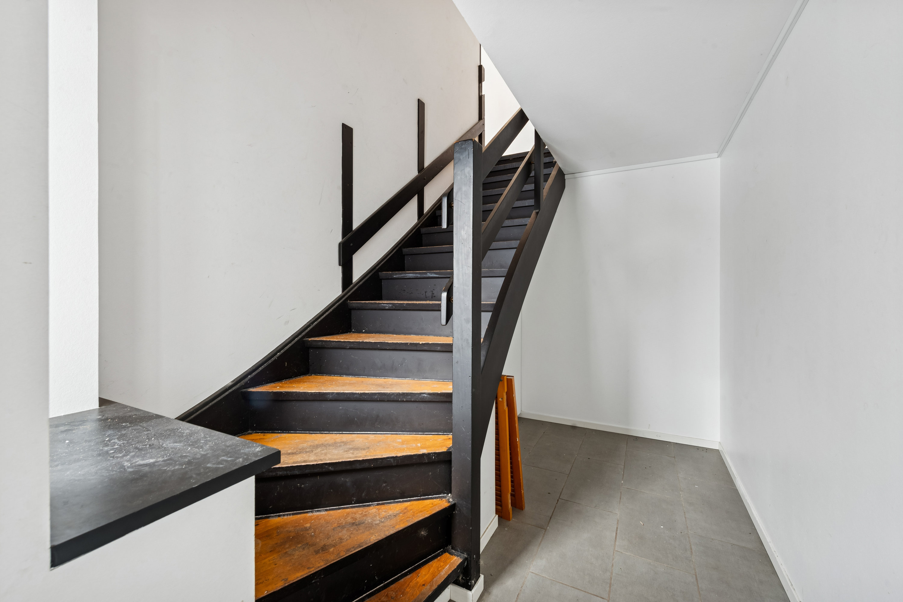 Fremhævet trappe billede i fuldskærmstilstand. Billede af Birkemosen 4, 2640 Hedehusene