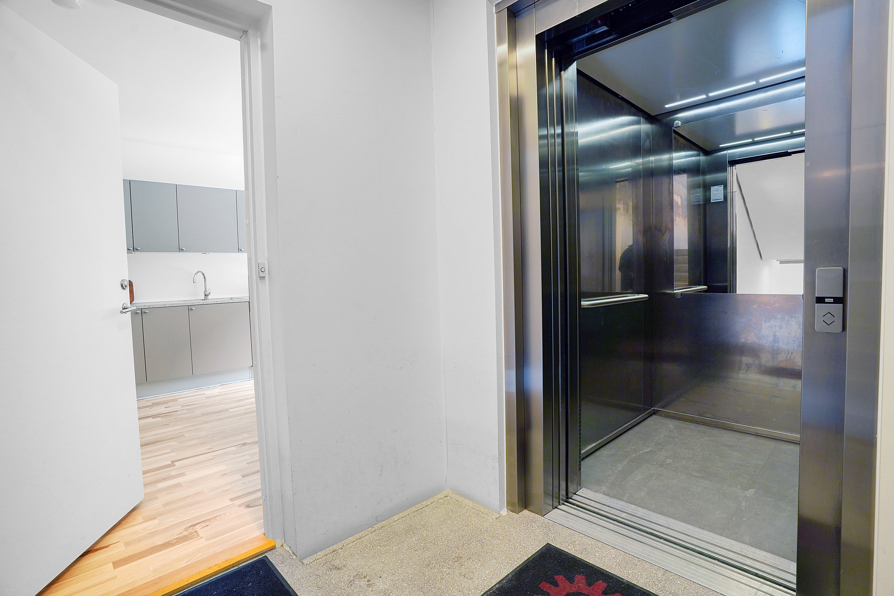 Fremhævet opgang billede i fuldskærmstilstand. Billede af Tove Maës Vej 6, 1. tv., 2500 Valby