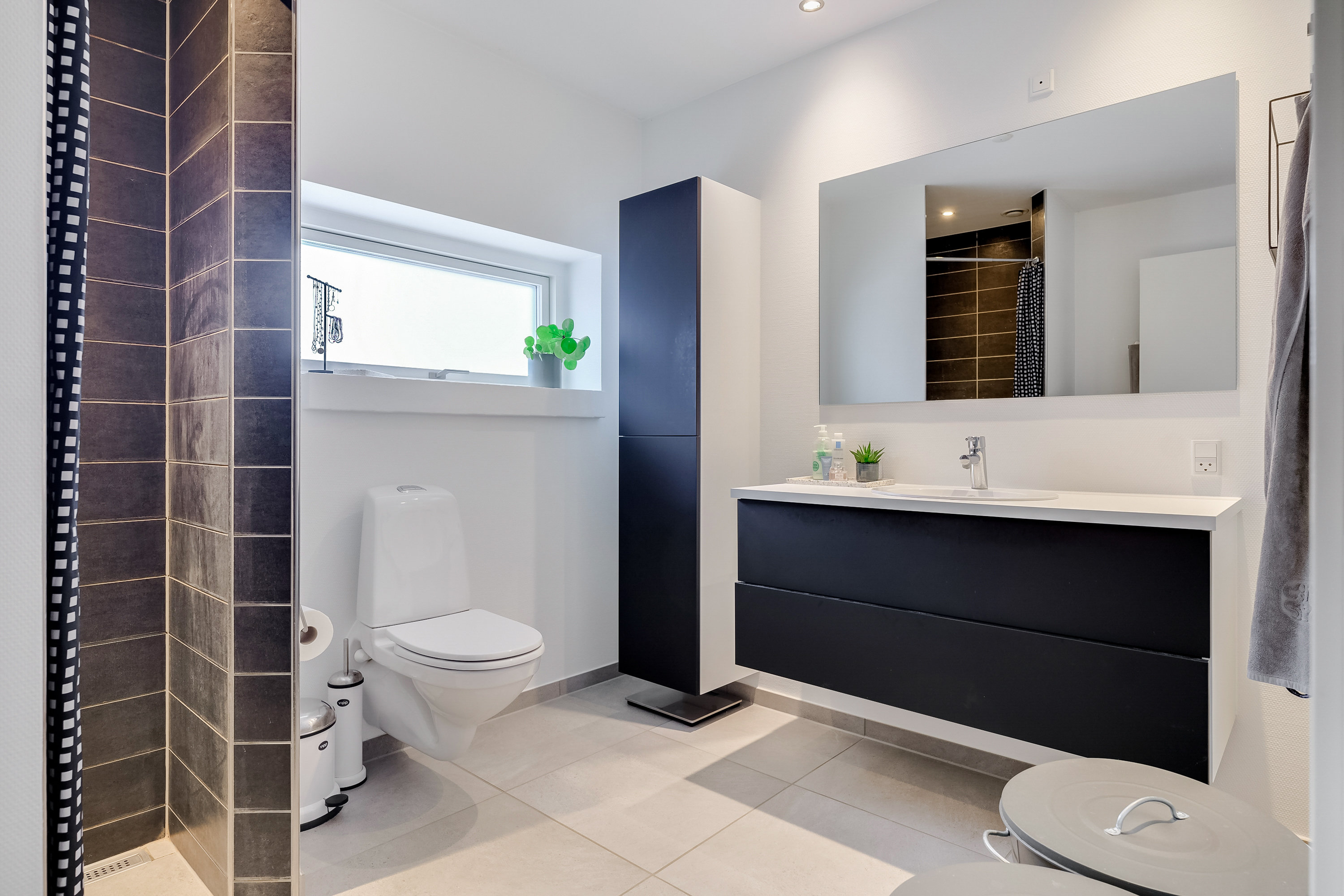 Fremhævet badeværelse billede i fuldskærmstilstand. Billede af Langevænget 15, 5500 Middelfart