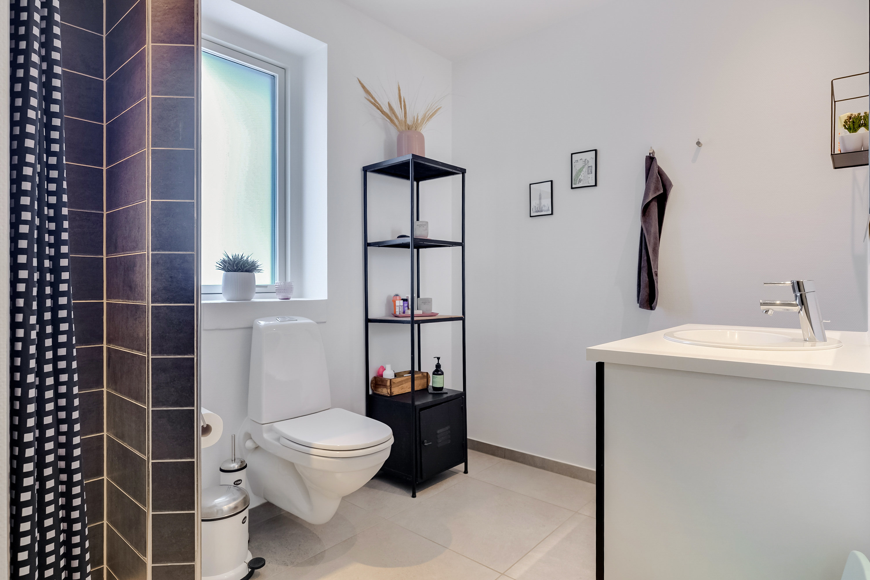 Fremhævet badeværelse billede i fuldskærmstilstand. Billede af Langevænget 15, 5500 Middelfart