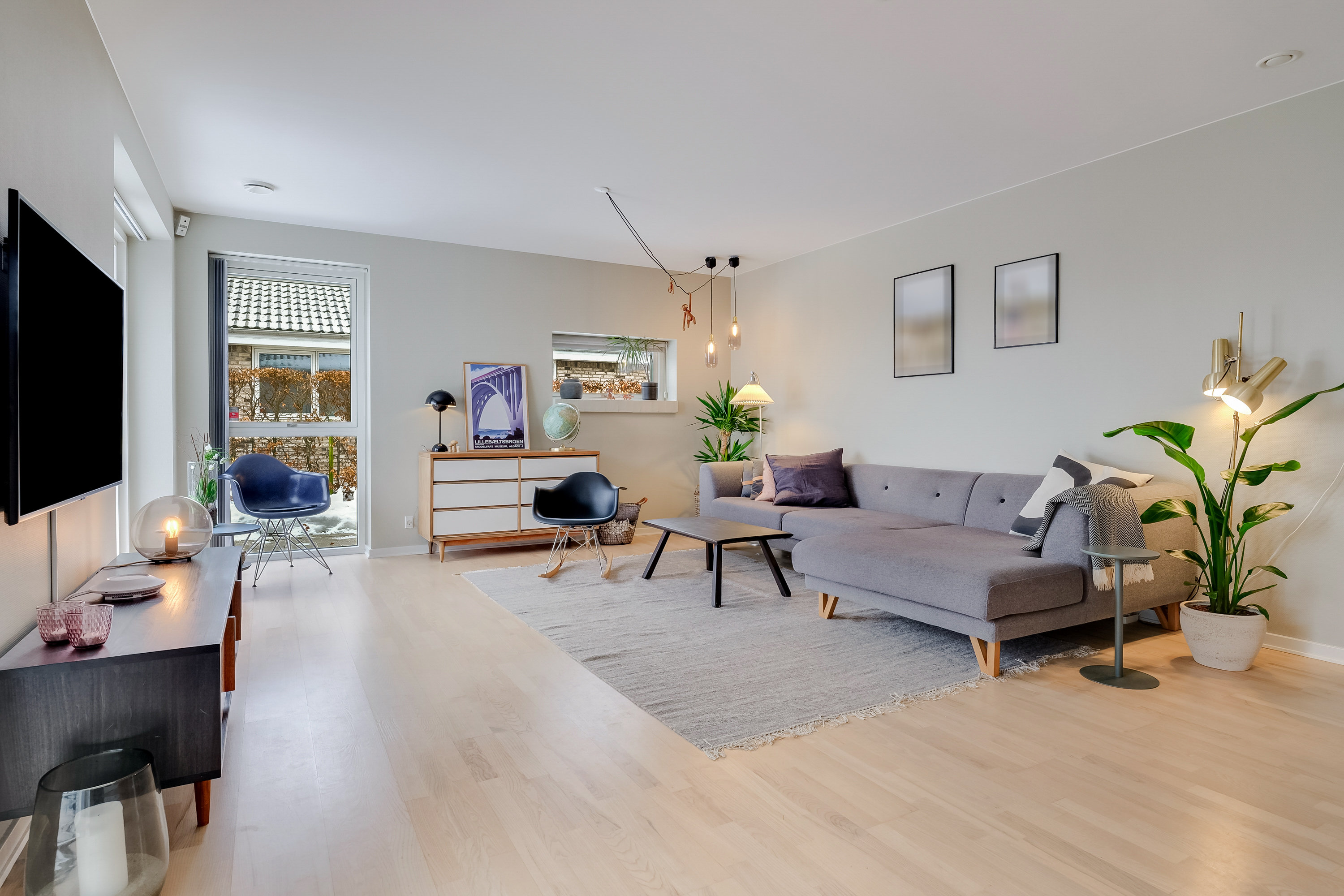 Fremhævet stue billede i fuldskærmstilstand. Billede af Langevænget 15, 5500 Middelfart