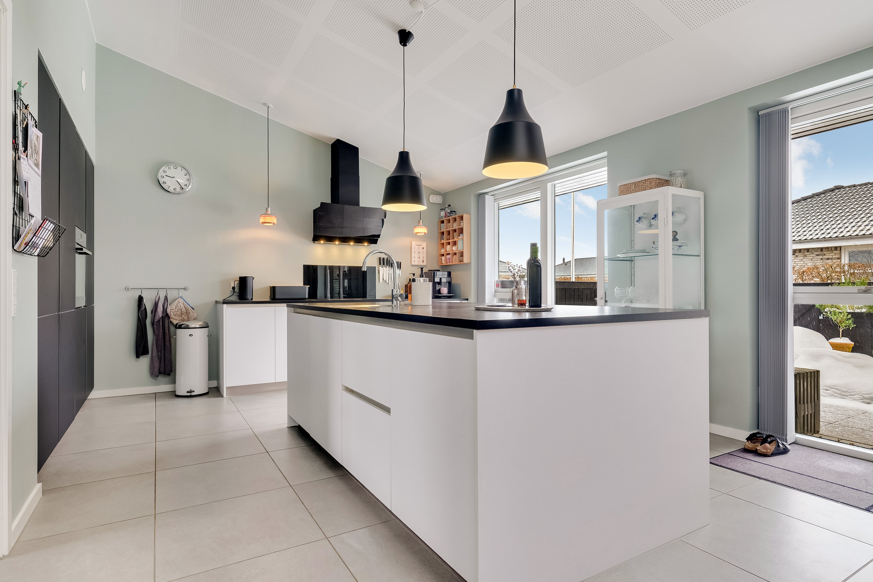 Fremhævet køkken billede i fuldskærmstilstand. Billede af Langevænget 15, 5500 Middelfart