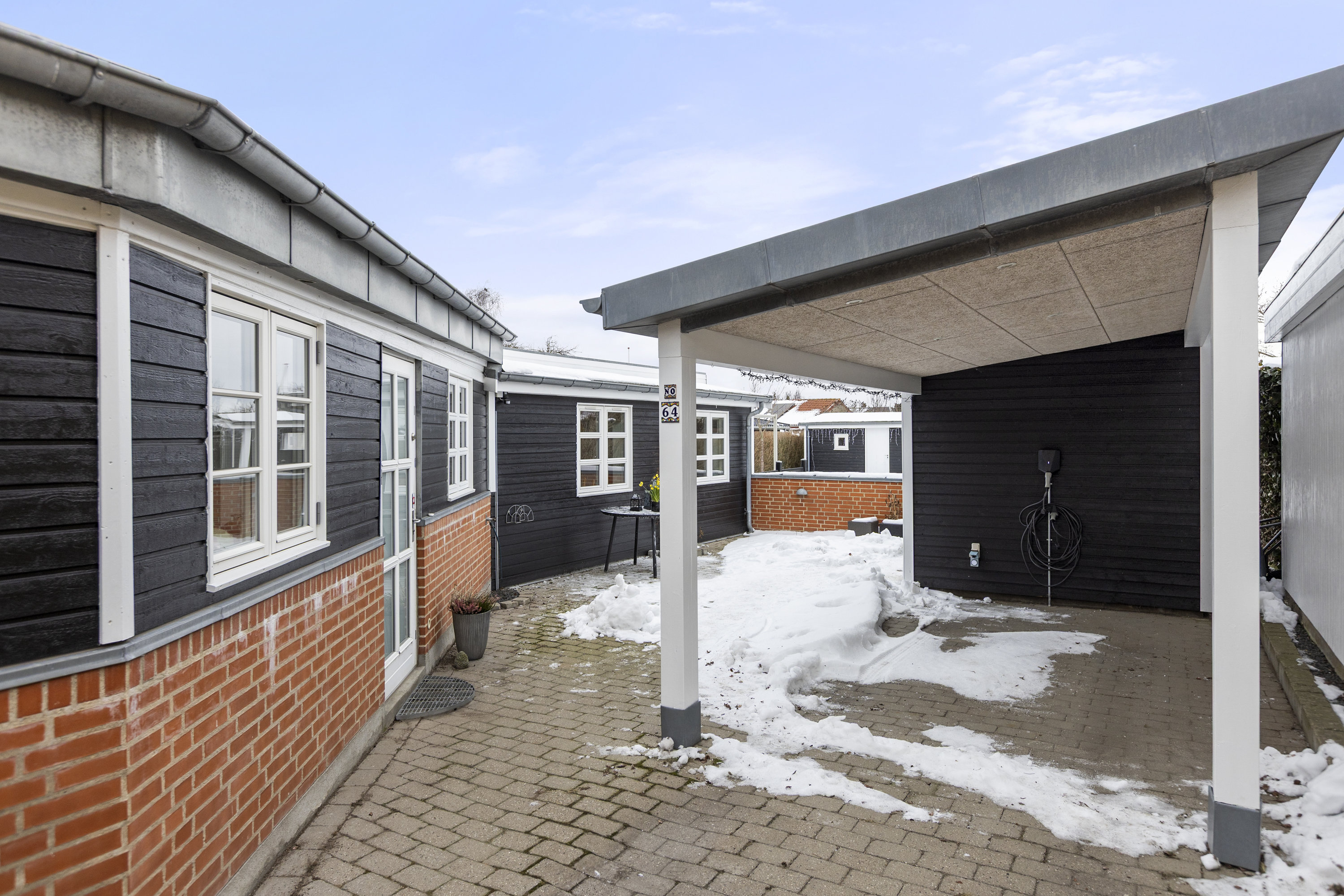 Fremhævet carport billede i fuldskærmstilstand. Billede af Valbygårdsvej 64, 4200 Slagelse