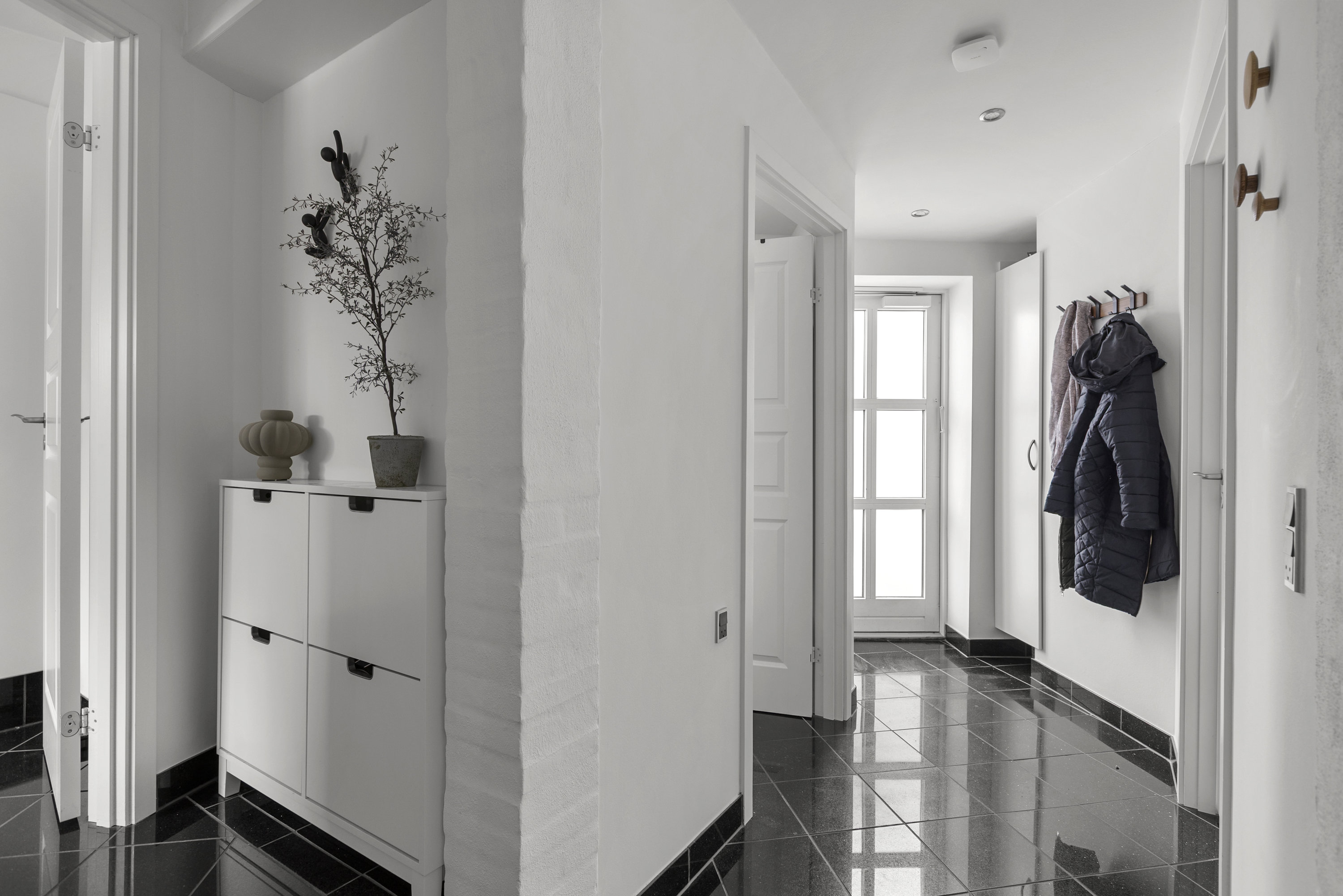 Fremhævet entré billede i fuldskærmstilstand. Billede af Valbygårdsvej 64, 4200 Slagelse