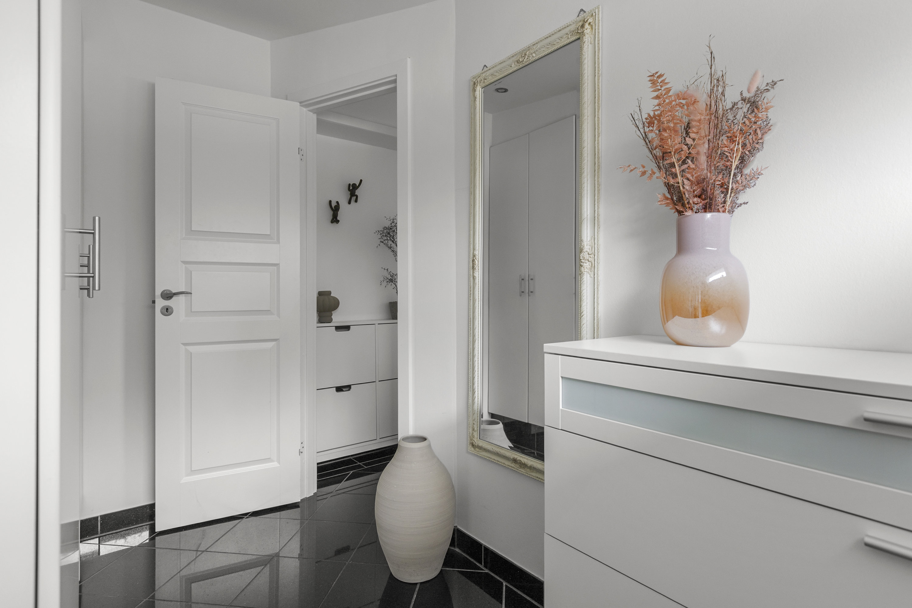 Fremhævet gang billede i fuldskærmstilstand. Billede af Valbygårdsvej 64, 4200 Slagelse