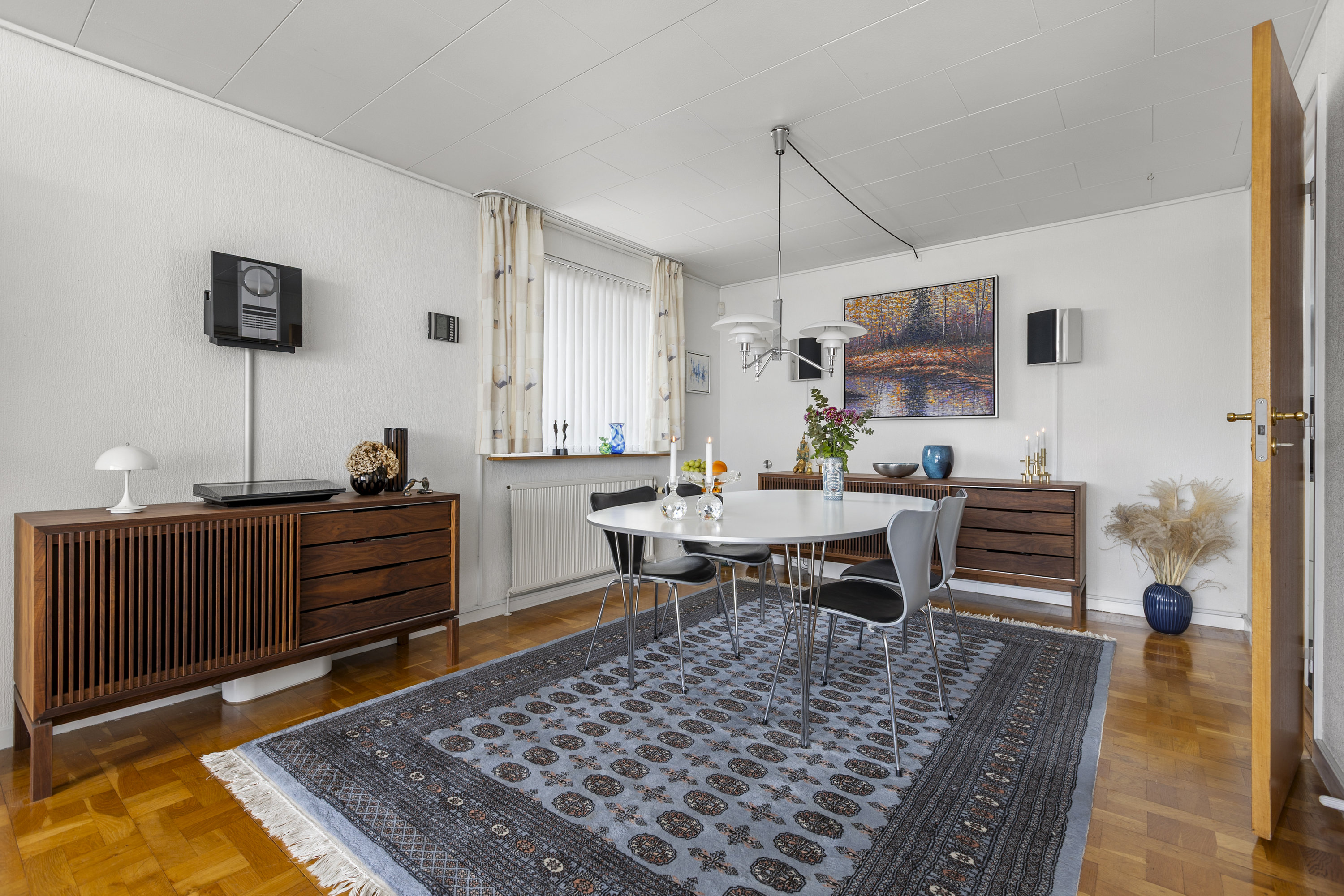 Fremhævet stue billede i fuldskærmstilstand. Billede af Liselundvej 2, 4200 Slagelse