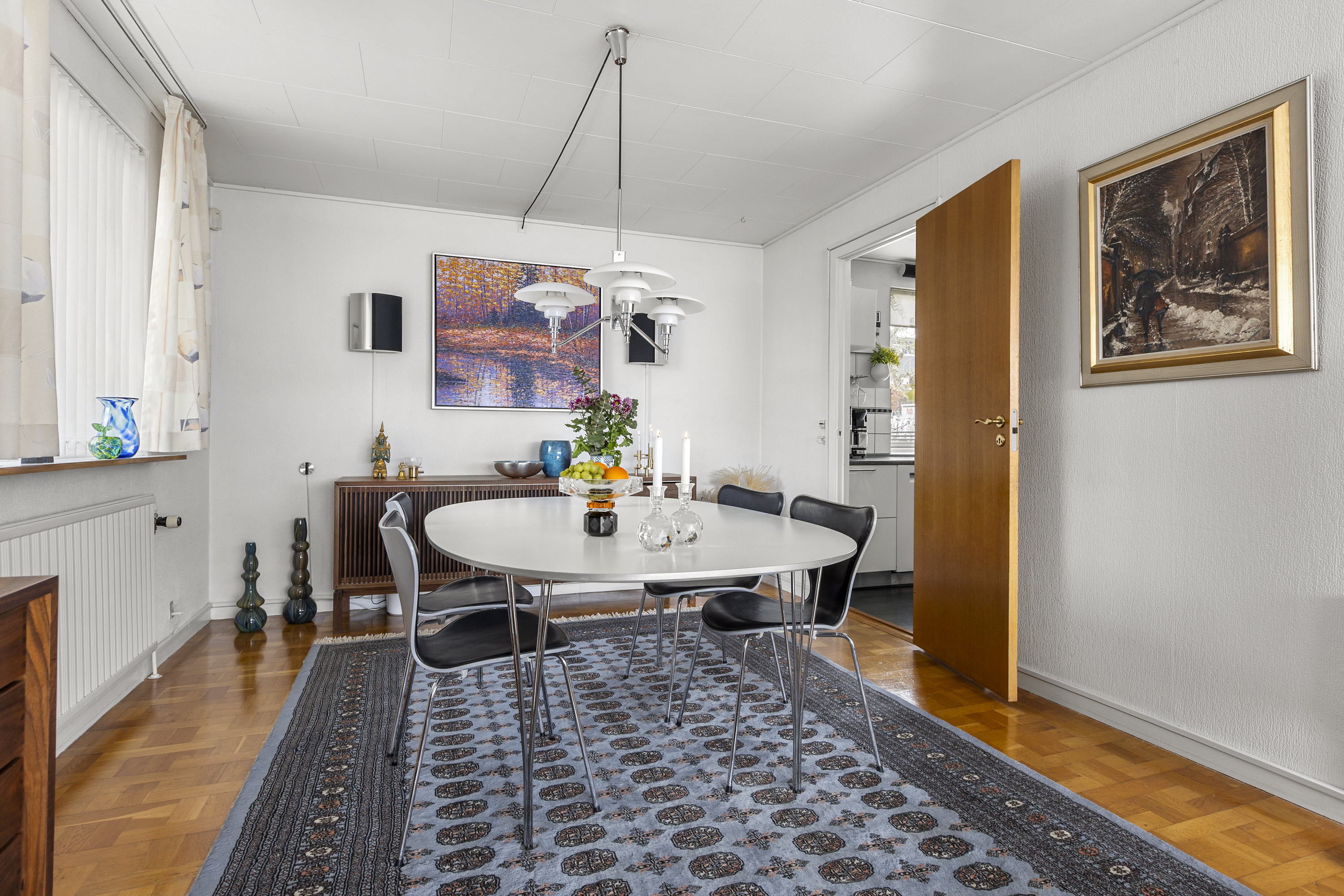 Fremhævet stue billede i fuldskærmstilstand. Billede af Liselundvej 2, 4200 Slagelse