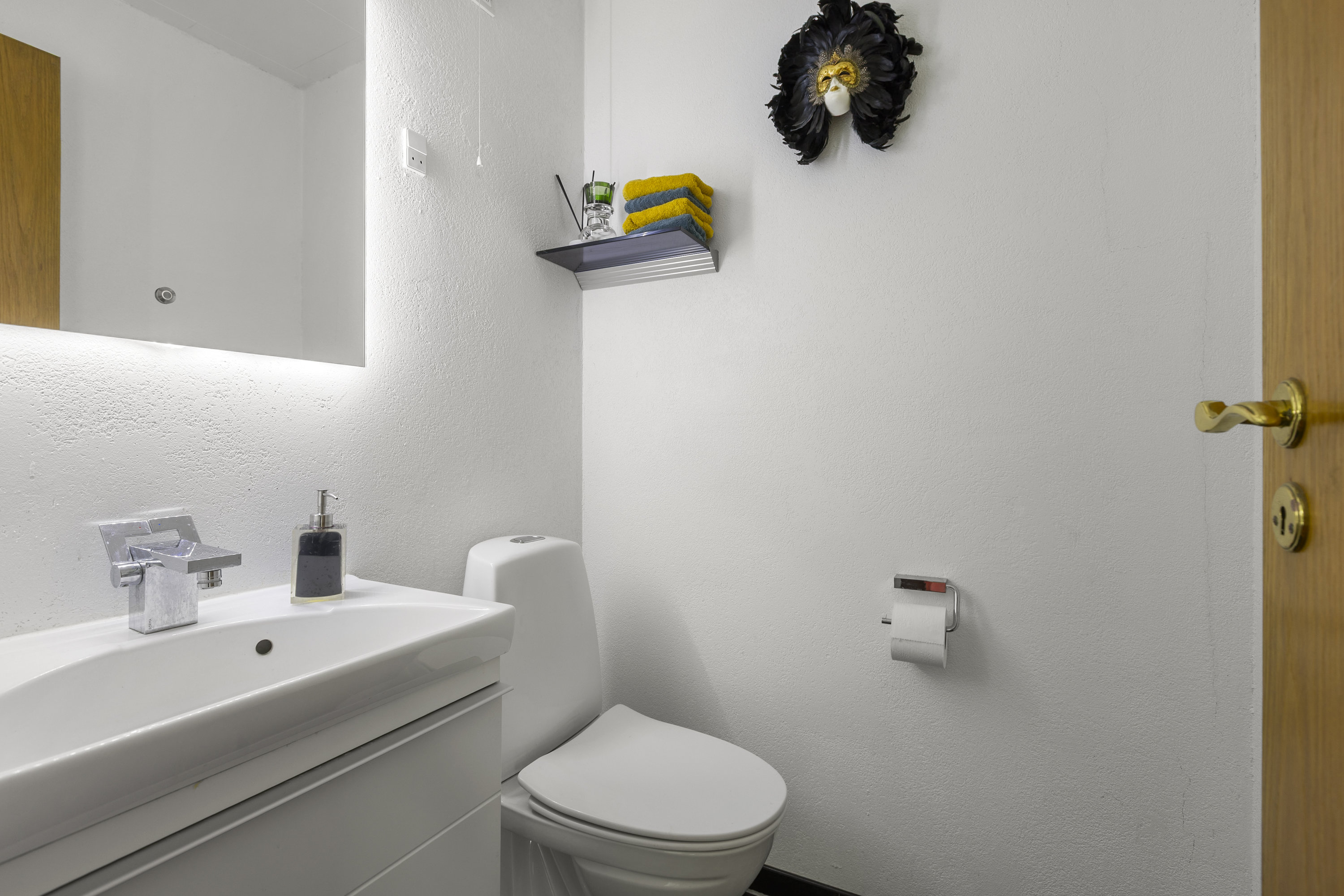 Fremhævet toilet billede i fuldskærmstilstand. Billede af Liselundvej 2, 4200 Slagelse