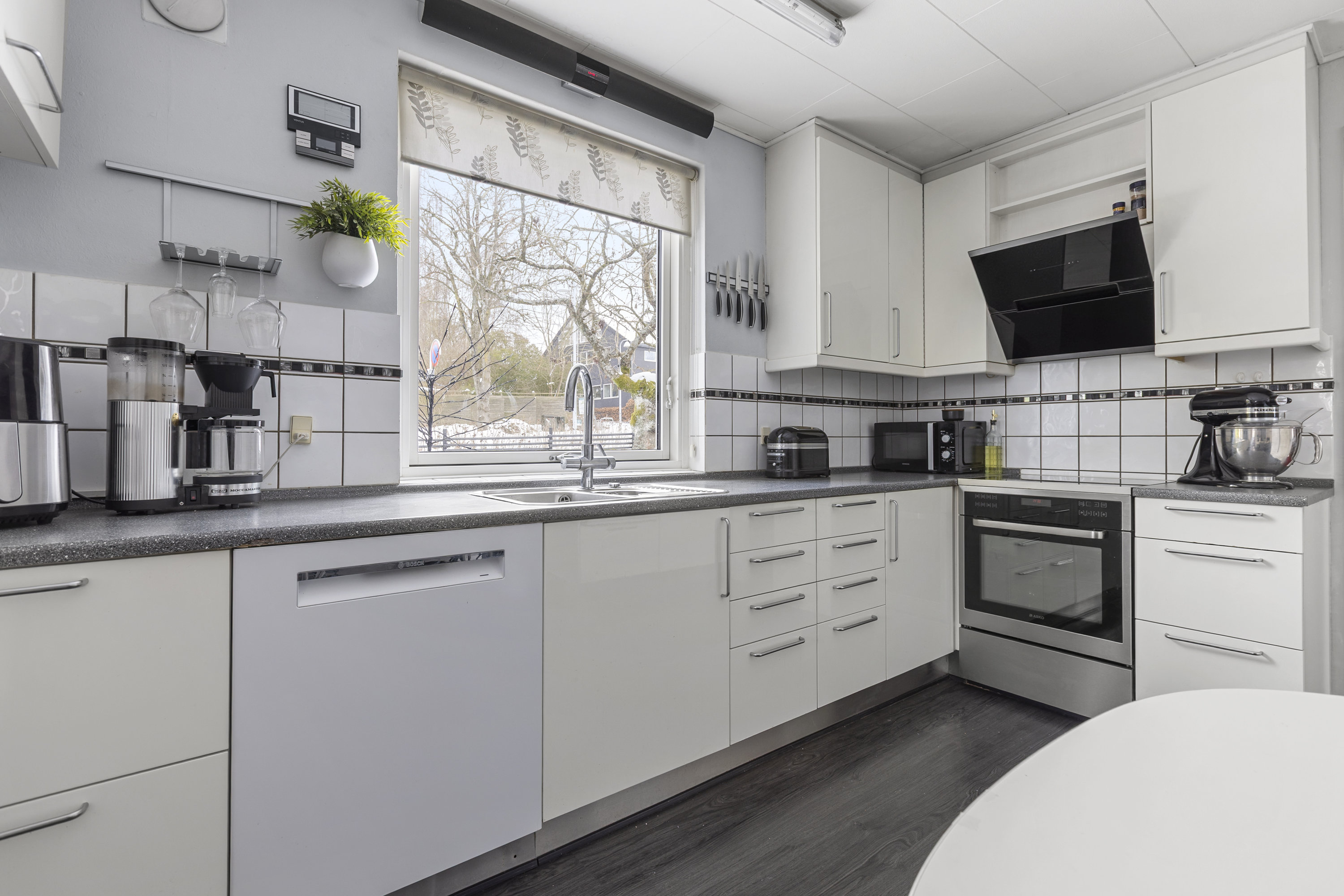 Fremhævet køkken billede i fuldskærmstilstand. Billede af Liselundvej 2, 4200 Slagelse