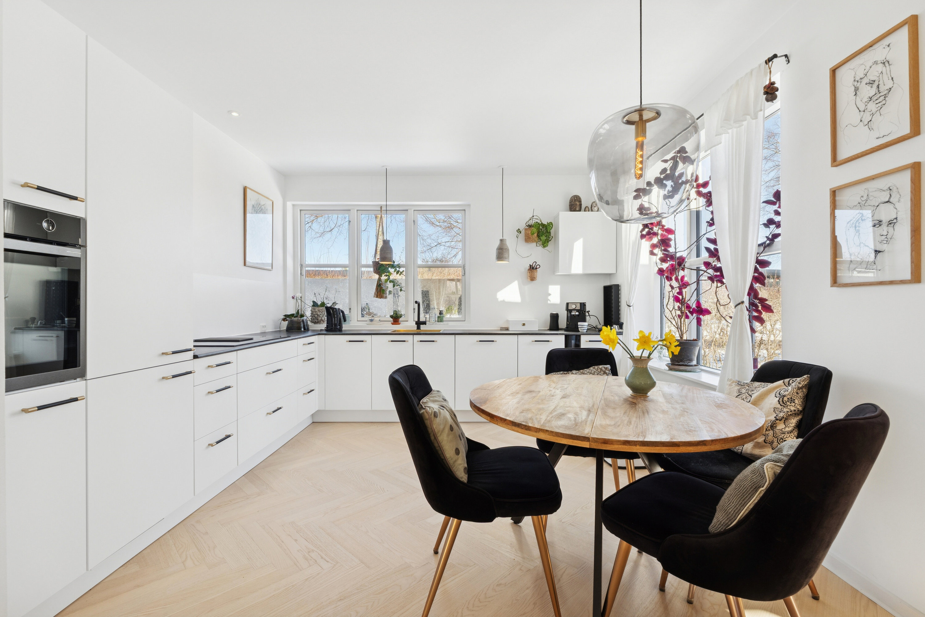 Miniaturebillede 1: køkken. Billede af Nivå Stationsvej 13A, 2990 Nivå