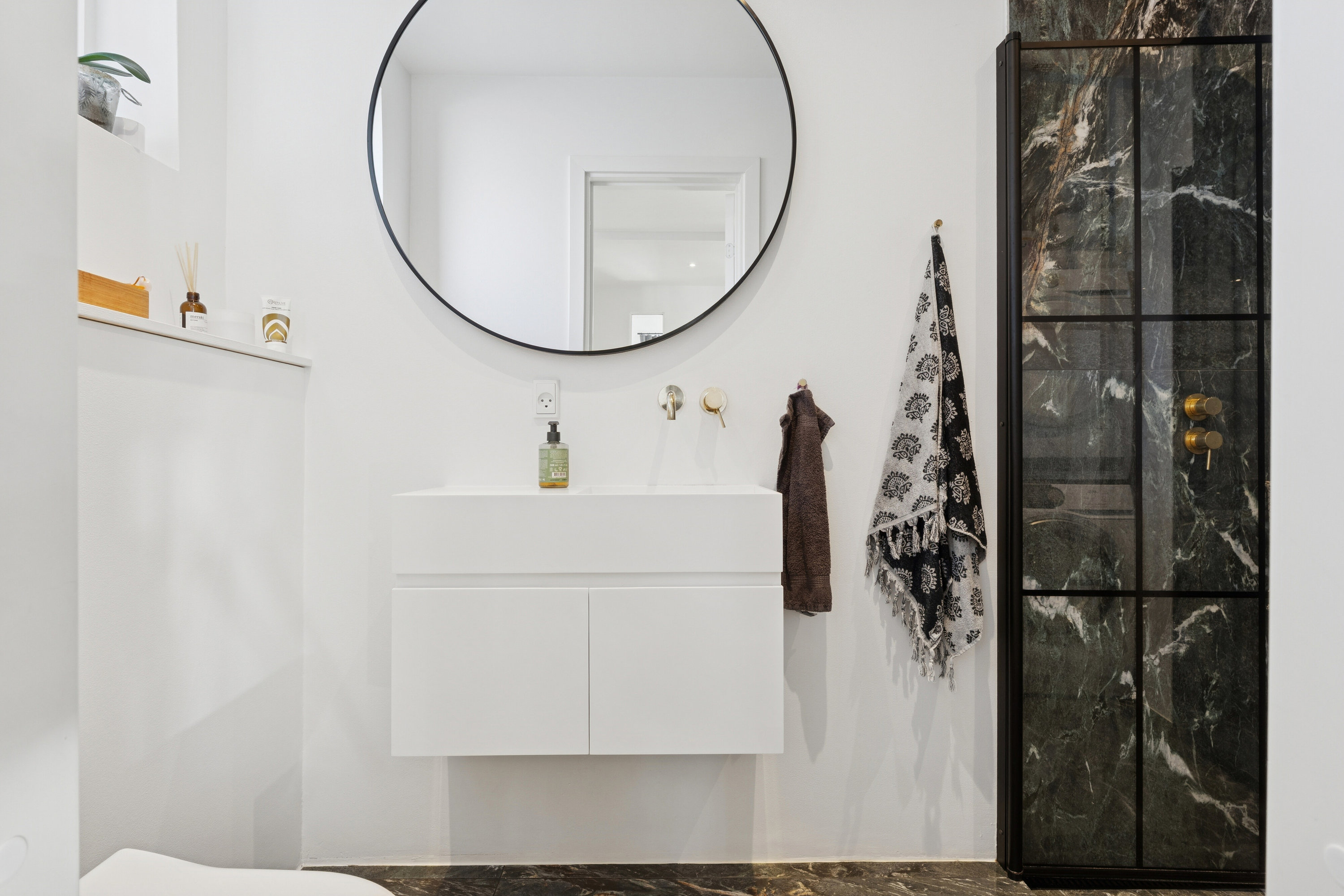 Fremhævet badeværelse billede i fuldskærmstilstand. Billede af Nivå Stationsvej 13A, 2990 Nivå