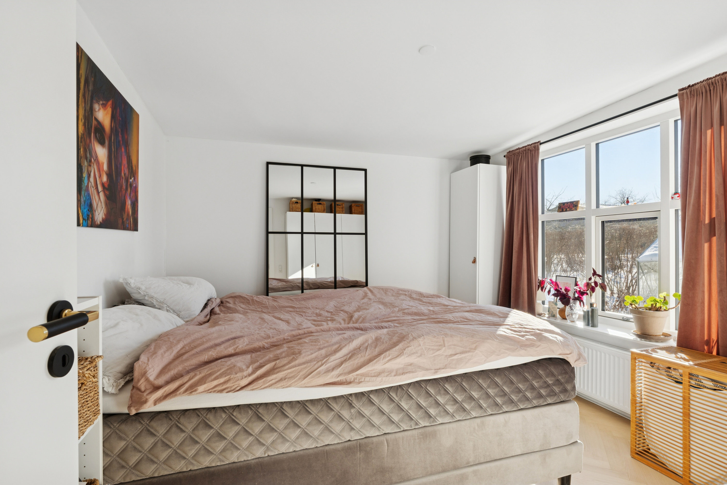 Fremhævet soveværelse billede i fuldskærmstilstand. Billede af Nivå Stationsvej 13A, 2990 Nivå