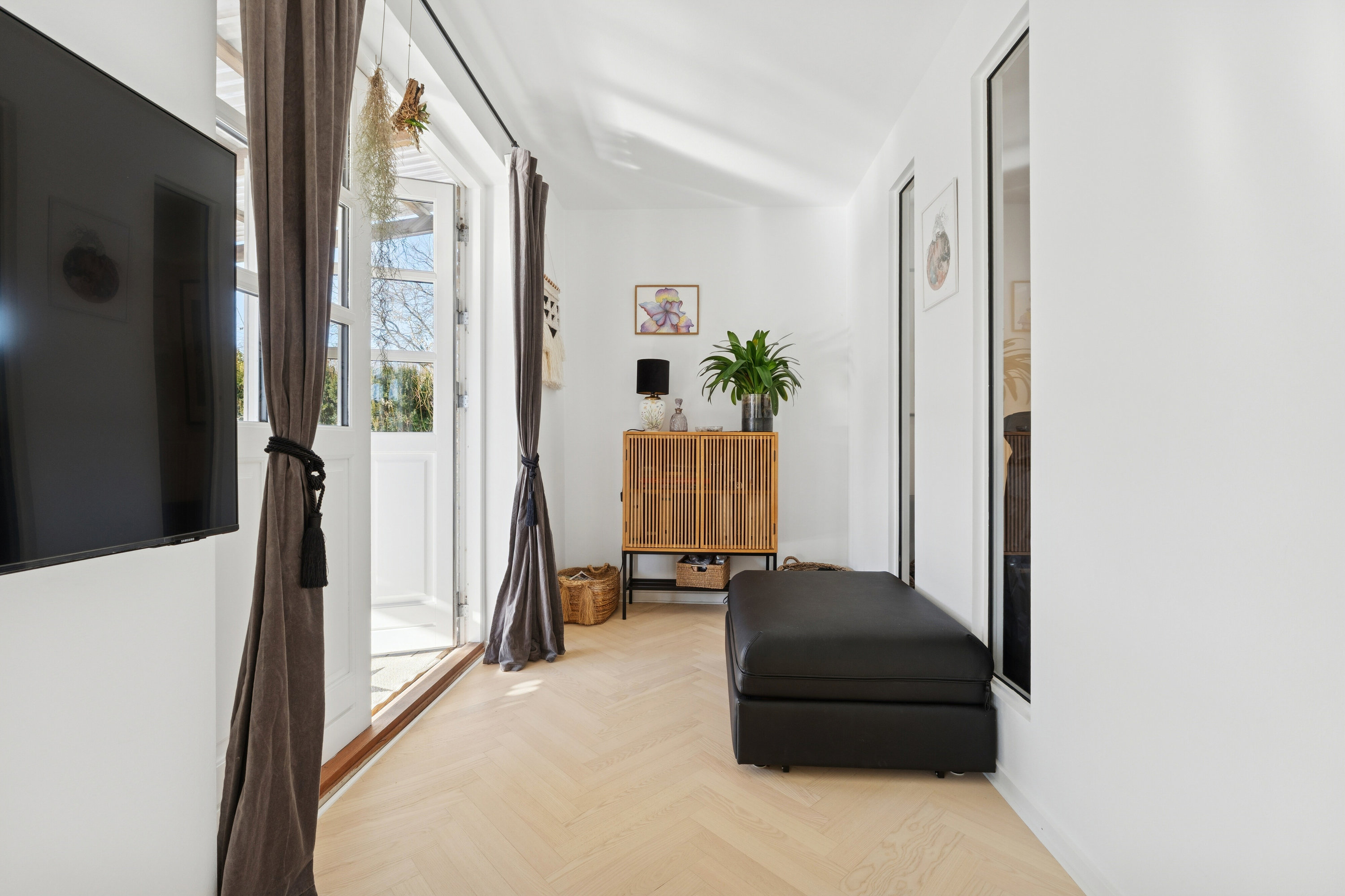 Fremhævet stue billede i fuldskærmstilstand. Billede af Nivå Stationsvej 13A, 2990 Nivå