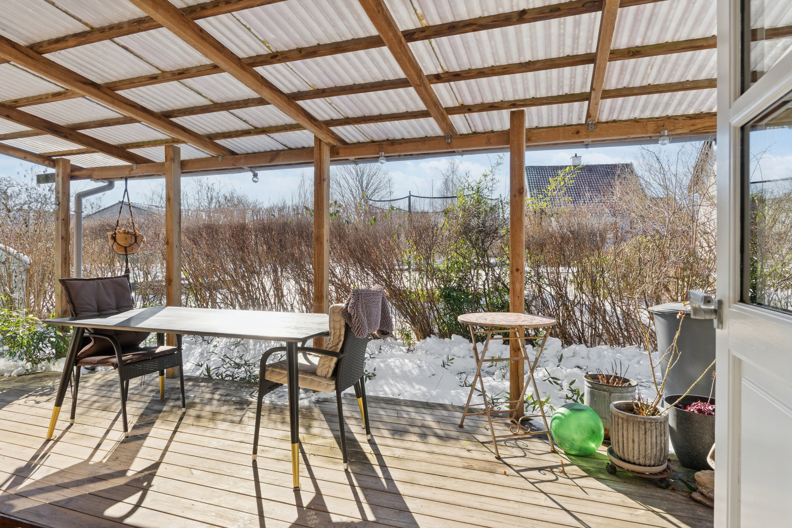 Fremhævet terrasse billede i fuldskærmstilstand. Billede af Nivå Stationsvej 13A, 2990 Nivå