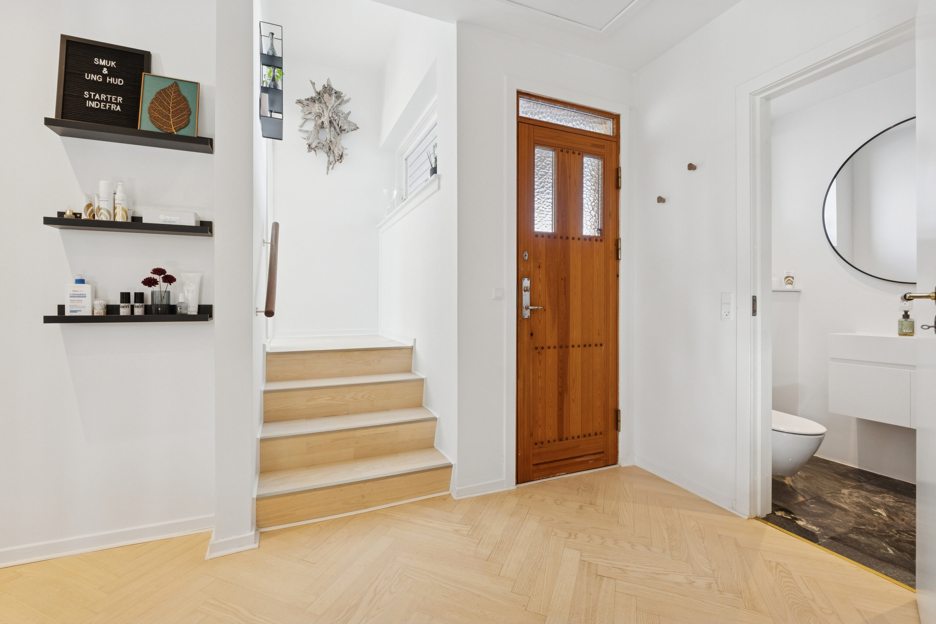 Fremhævet entré billede i fuldskærmstilstand. Billede af Nivå Stationsvej 13A, 2990 Nivå